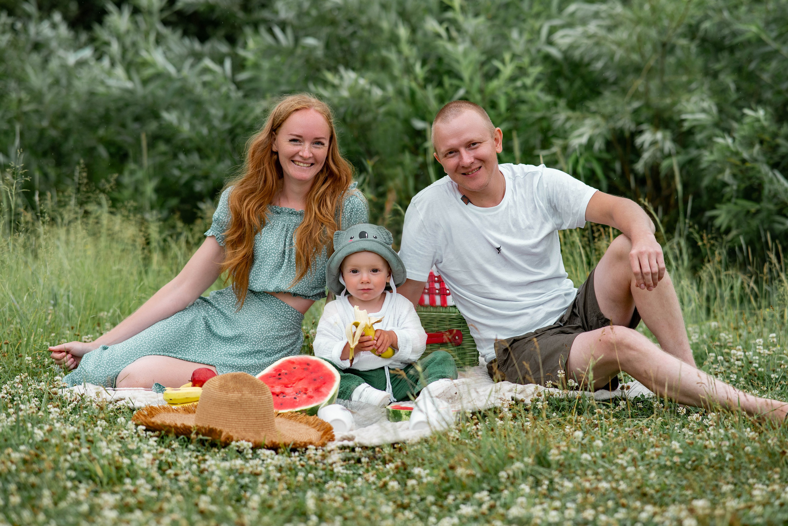 Молодая семья в лесной зоне. Семейный и свадебный фотограф в Абакане Юлия Су