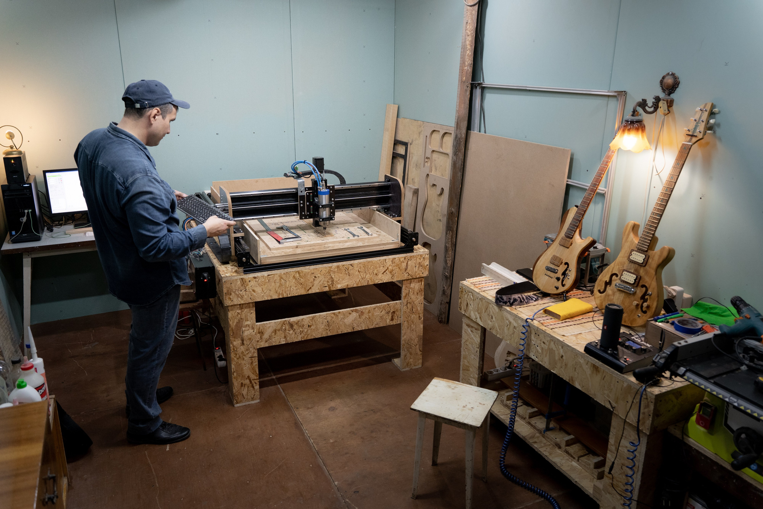 Владимир Иванов. Железнодорожник и гитарный мастер. Репортажный фотограф Наталья Лапцевич