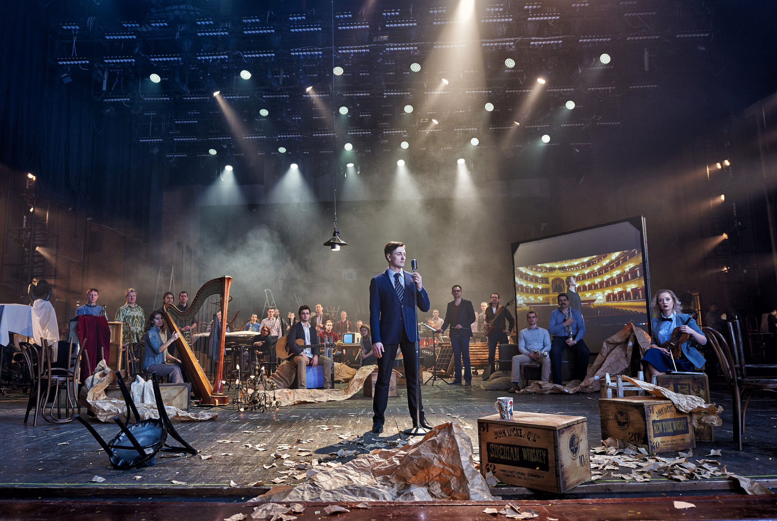 BACKSTAGE. Www.apowerstudio.com