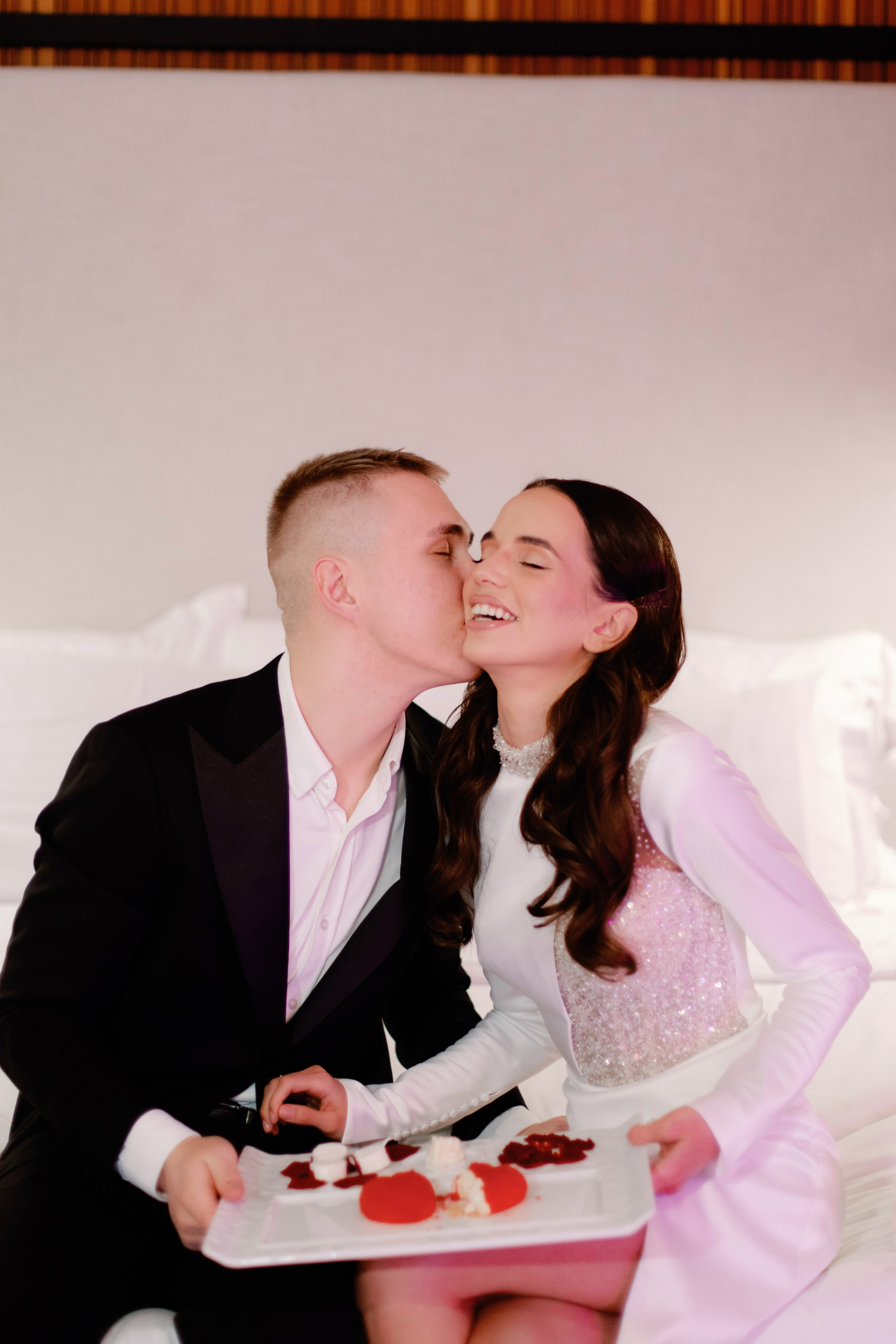 Свадьба для двоих в Москве, фотосессия на крыше, сборы, прогулка в Barvikha Luxury Village