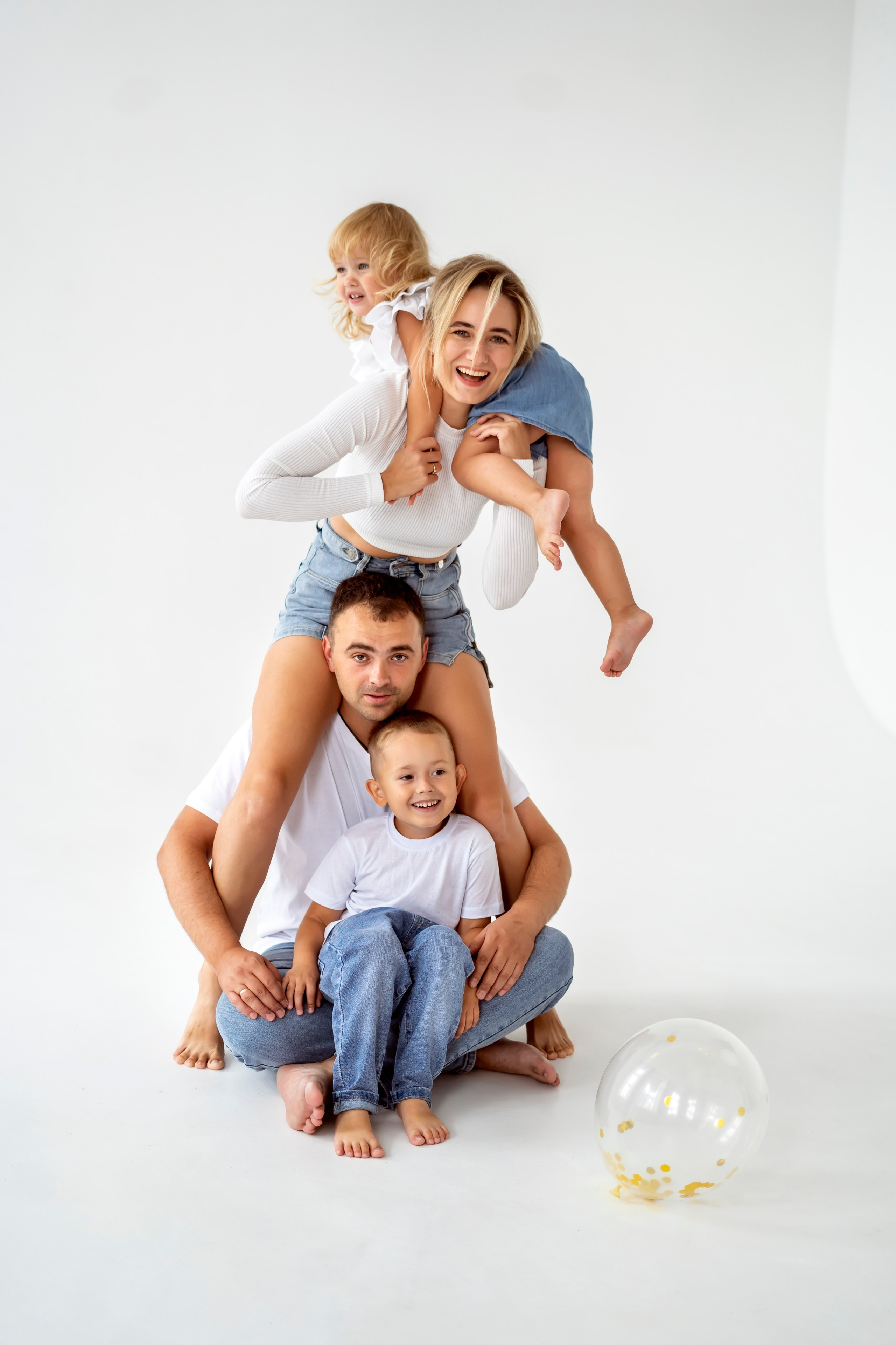 Семейная съёмка на циклораме. Семейный и детский фотограф в Хабаровске Анна Гриневич