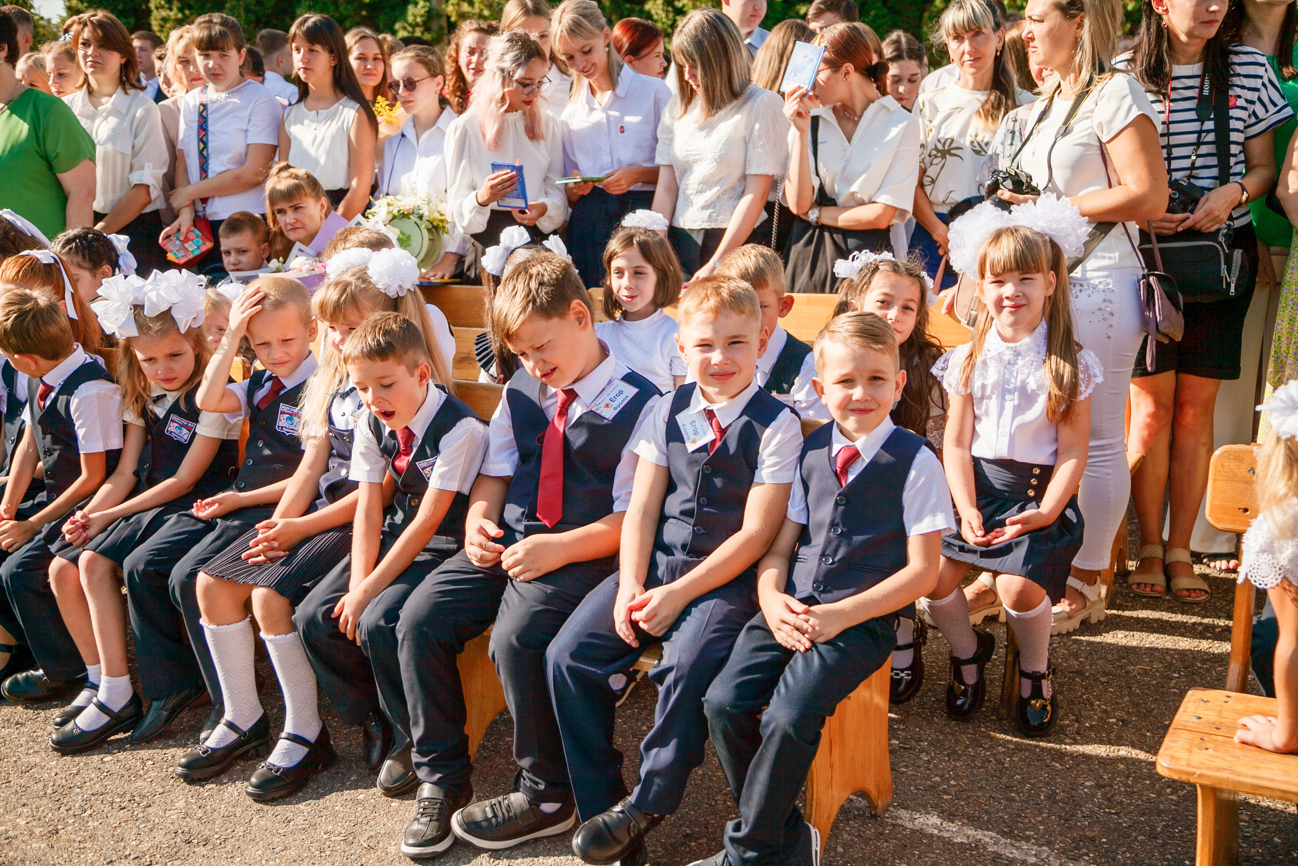 1 сентября линейка. Свадебный и семейный фотограф в Армавире