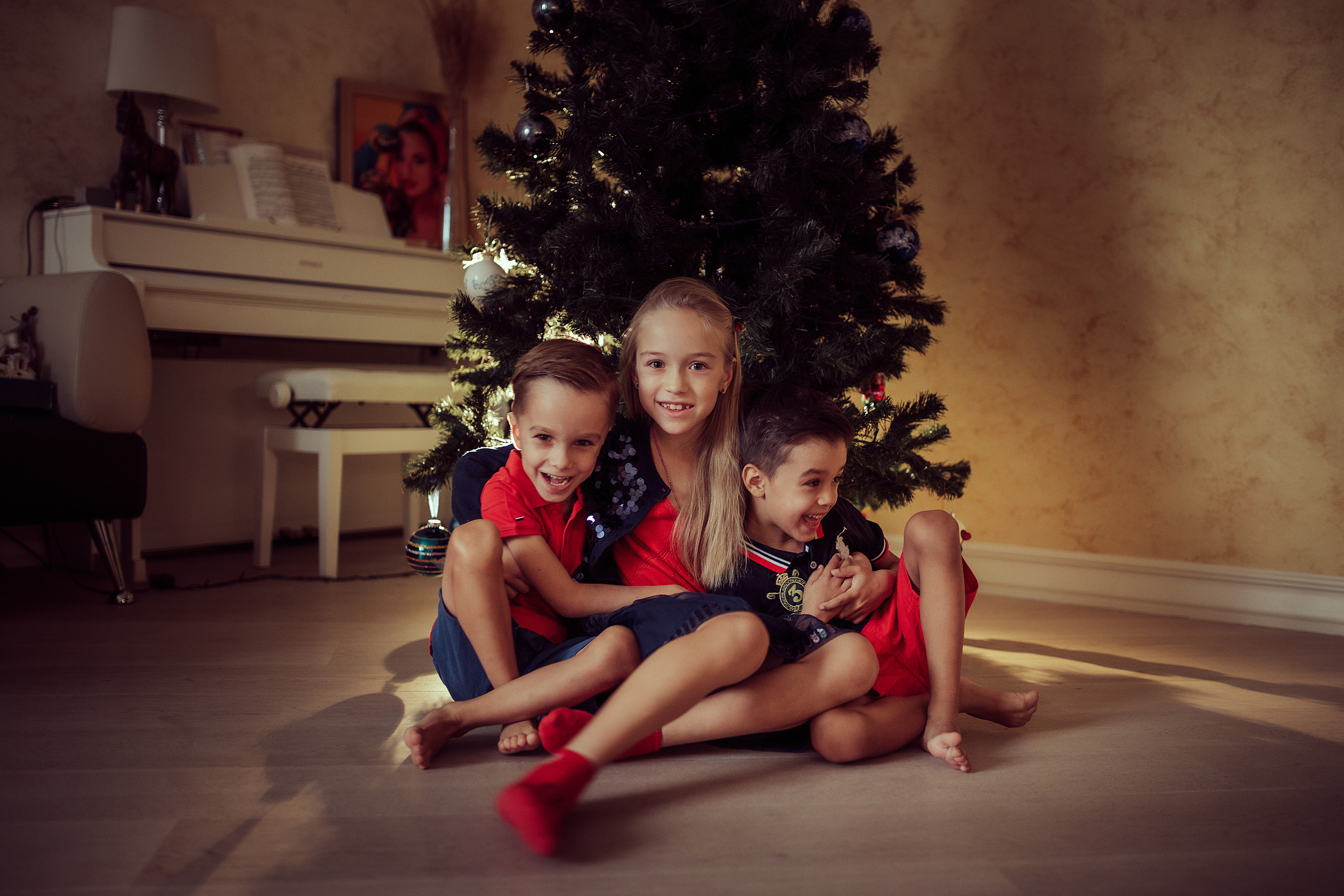 Георгий и Инна с детьми дома. Семейный фотограф в Москве Натали Момот
