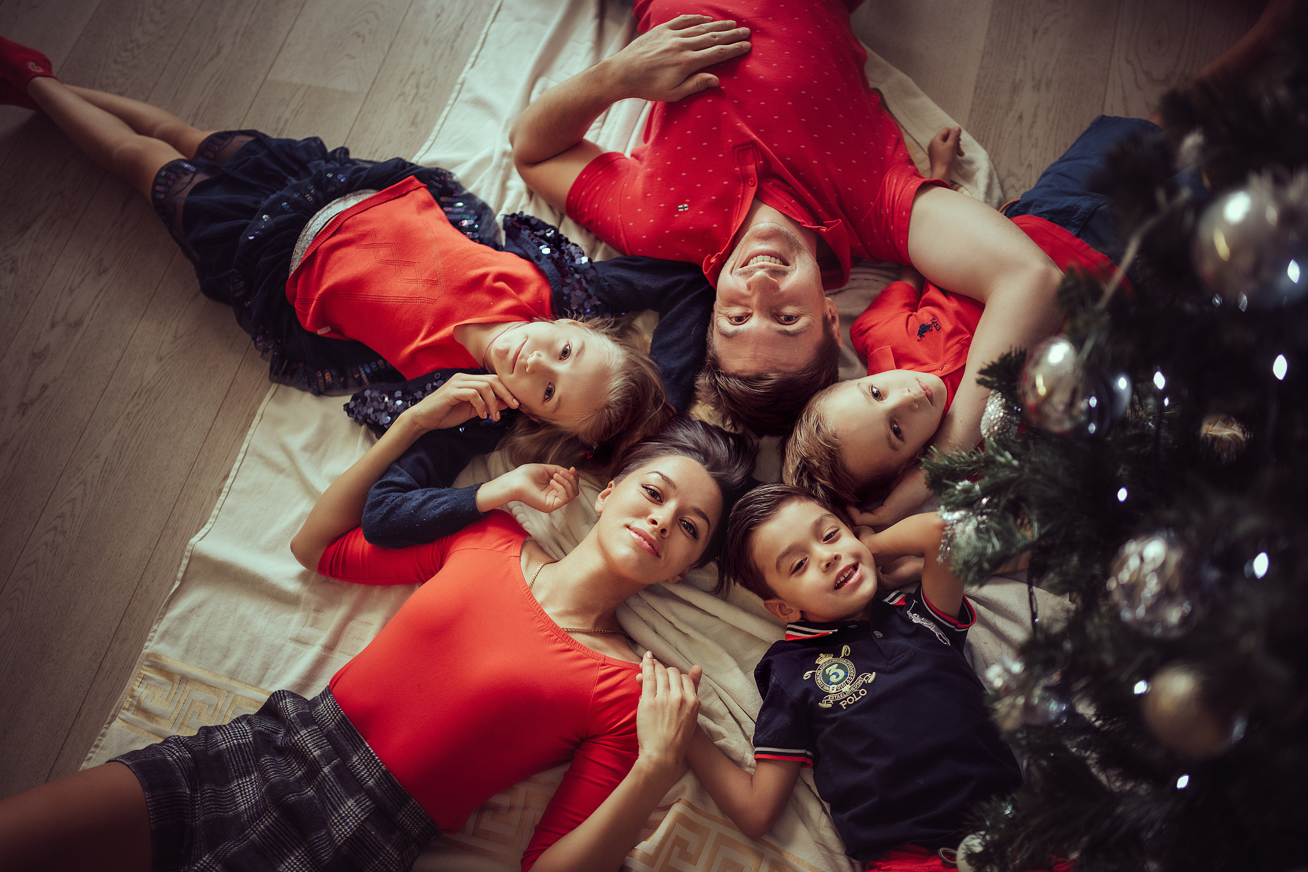 Георгий и Инна с детьми дома. Семейный фотограф в Москве Натали Момот