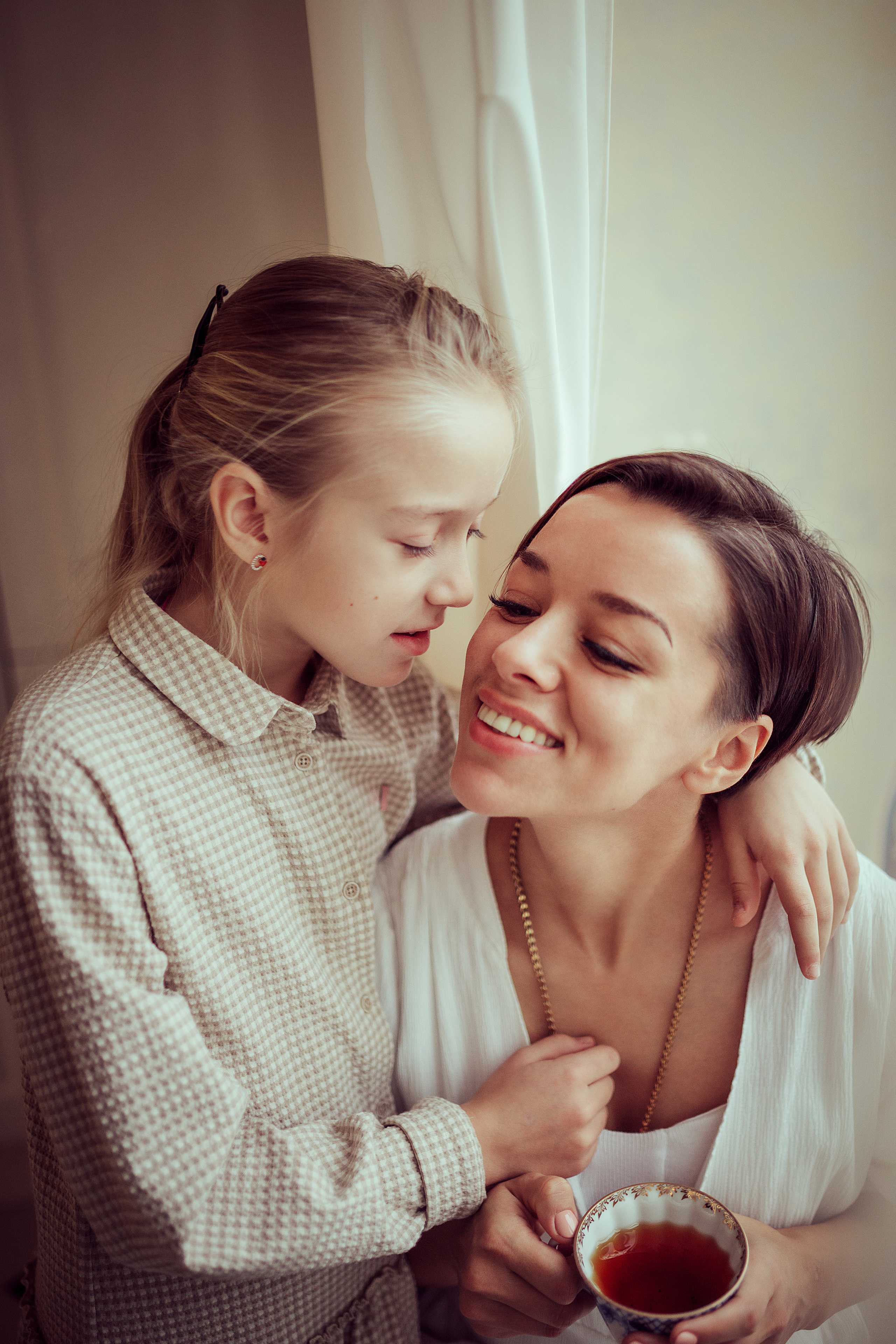 Георгий и Инна с детьми дома. Семейный фотограф в Москве Натали Момот