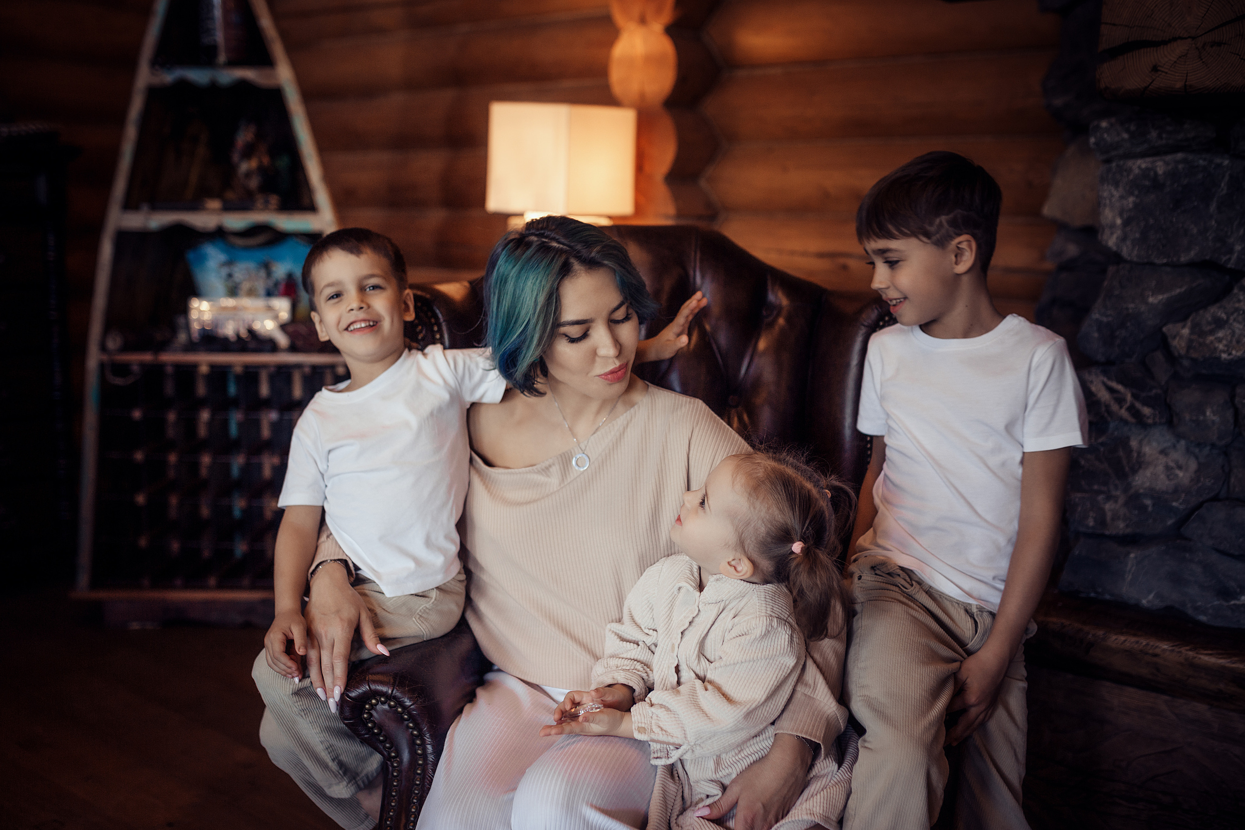 Алина с детьми. Дом. Семейный фотограф в Москве Натали Момот