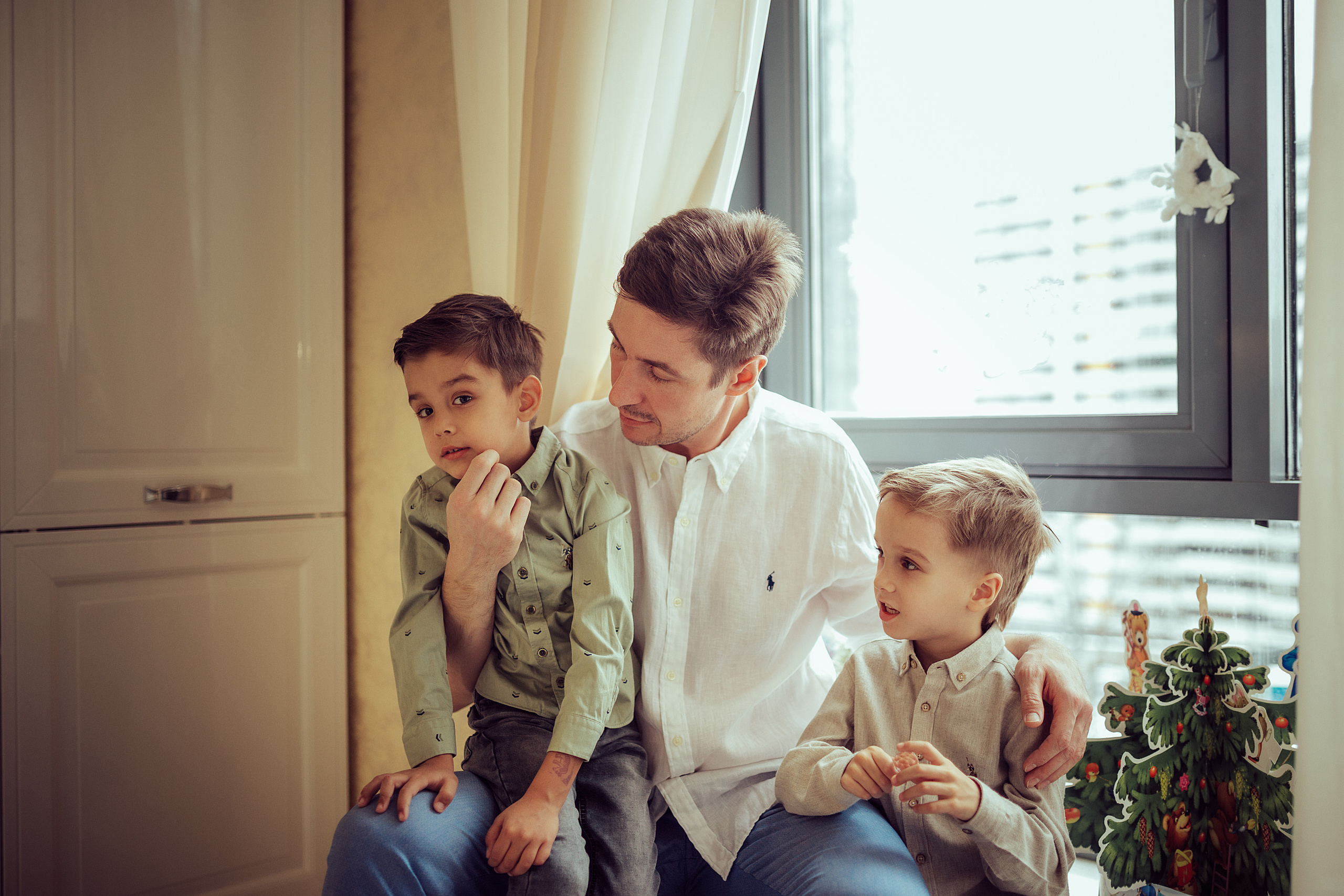 Георгий и Инна с детьми дома. Семейный фотограф в Москве Натали Момот