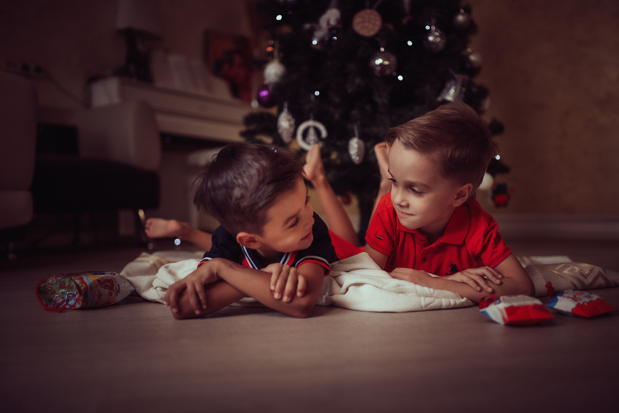 Георгий и Инна с детьми дома. Семейный фотограф в Москве Натали Момот