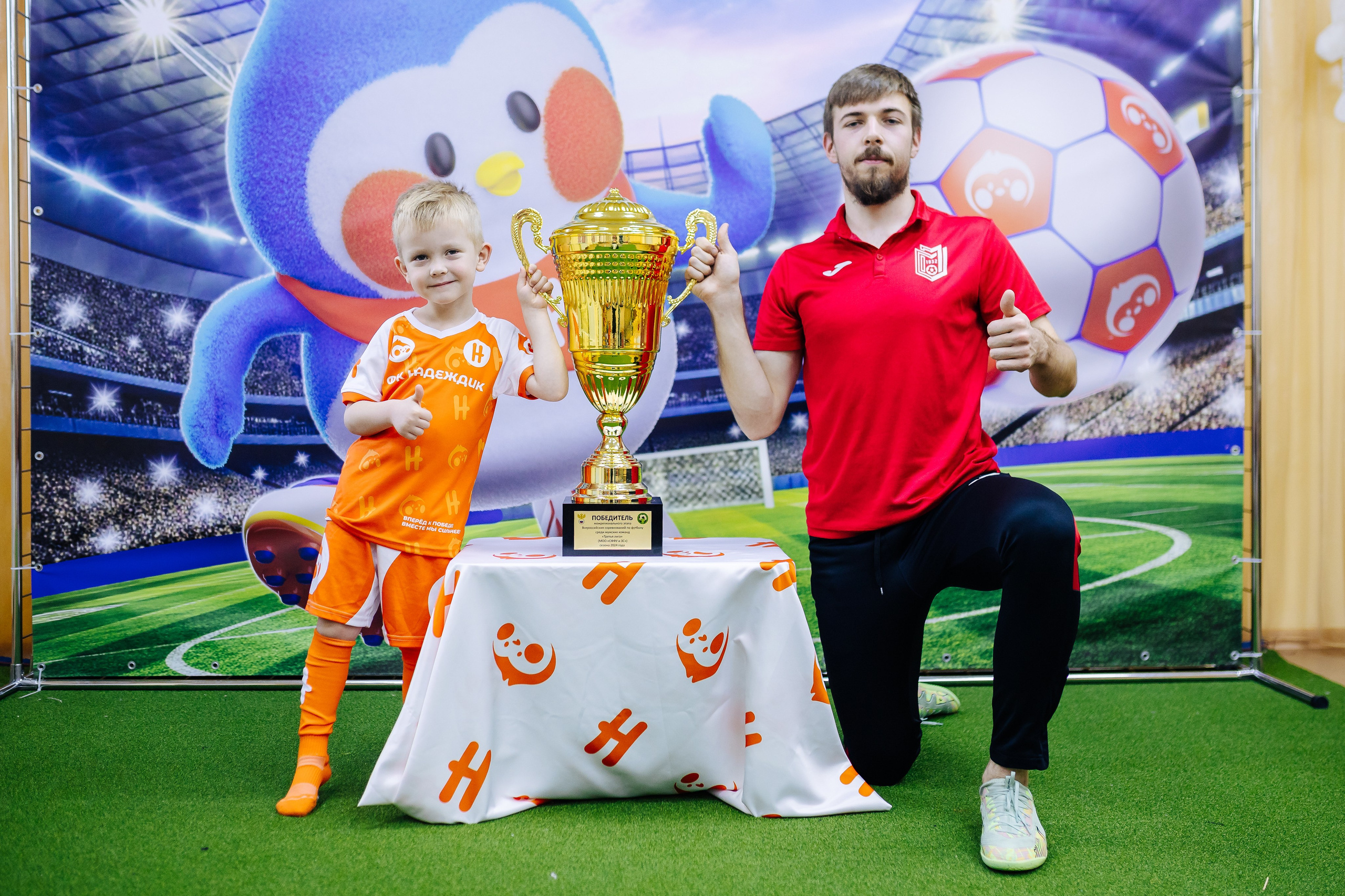 Фотосессия с кубком в детских садах г. Магнитогорска. Денис Прохоров Фотограф в г. Магнитогорск