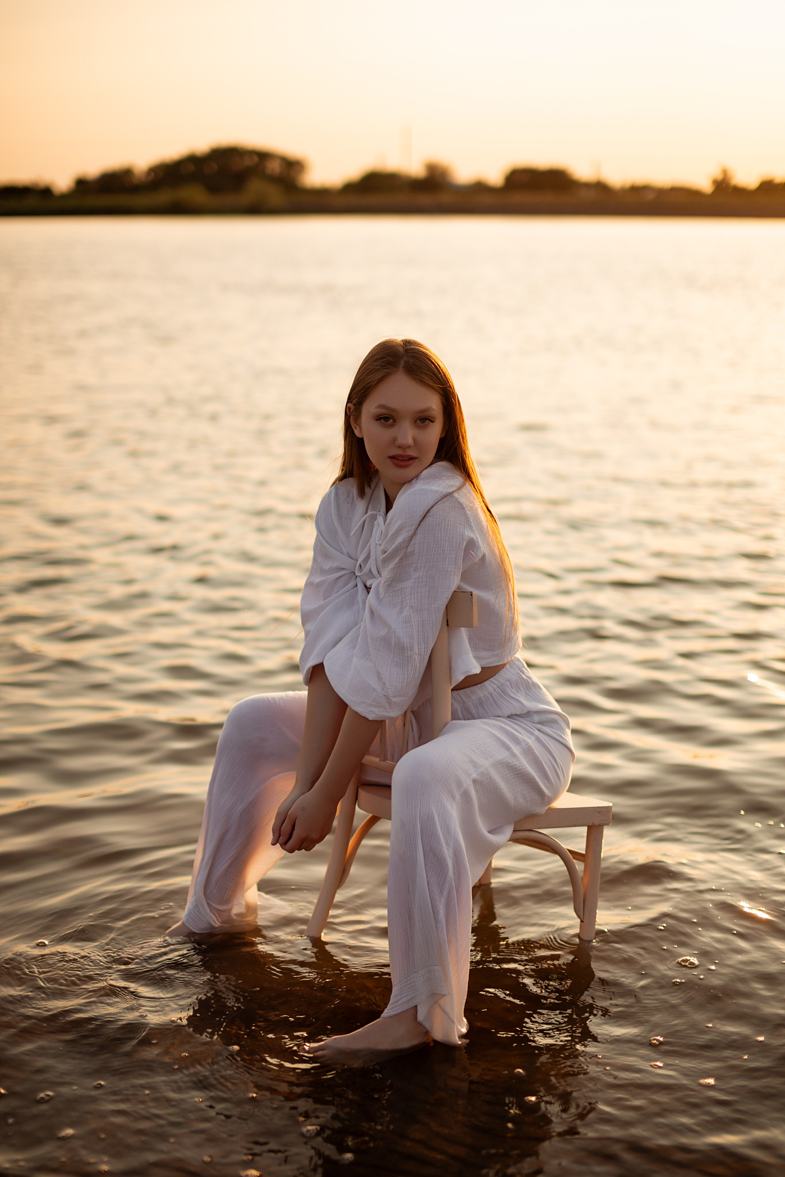 У воды. Https://malovafoto.ru