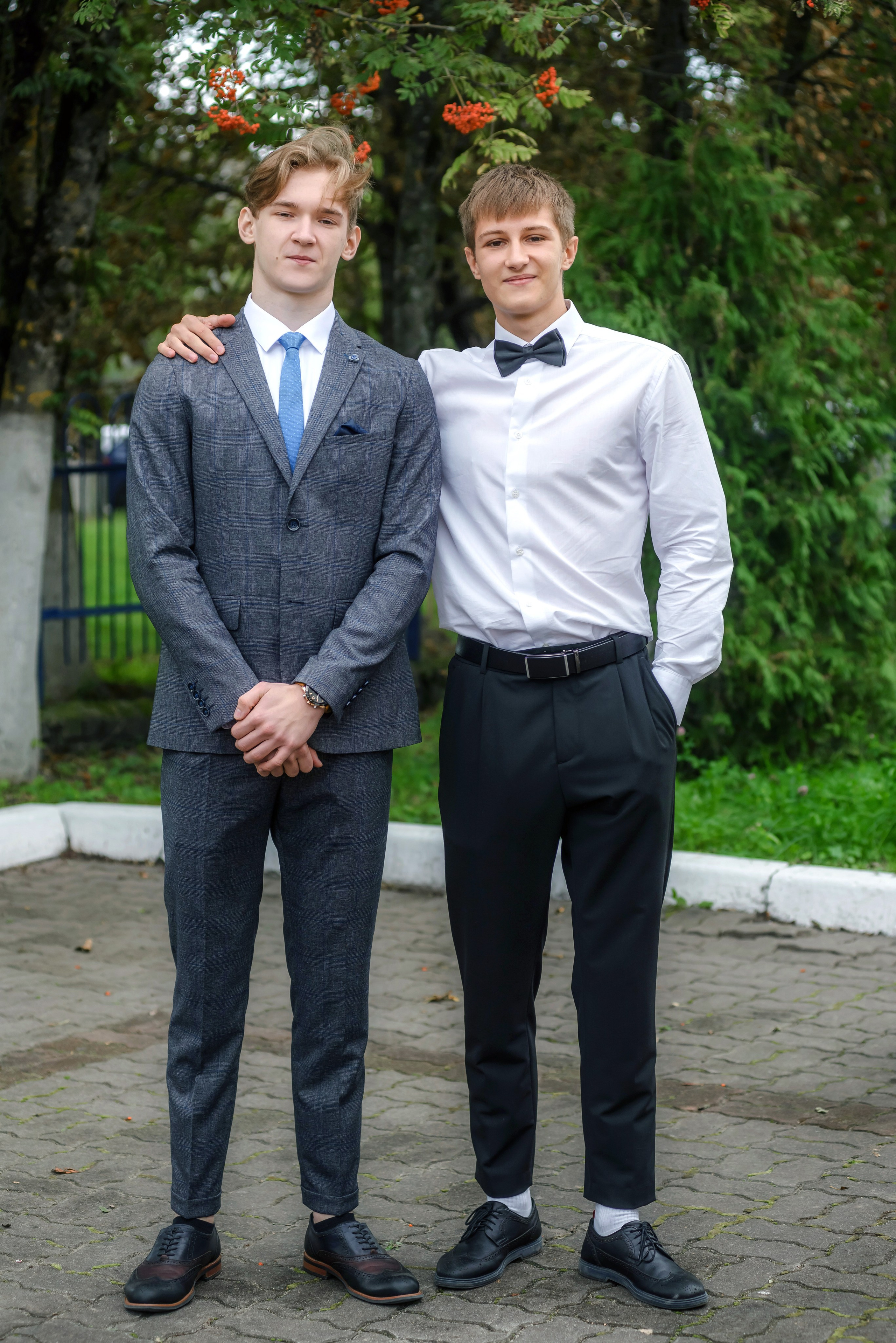 Линейка 11-е классы 2023. Фотограф Галина Лисанова, г. Брянск