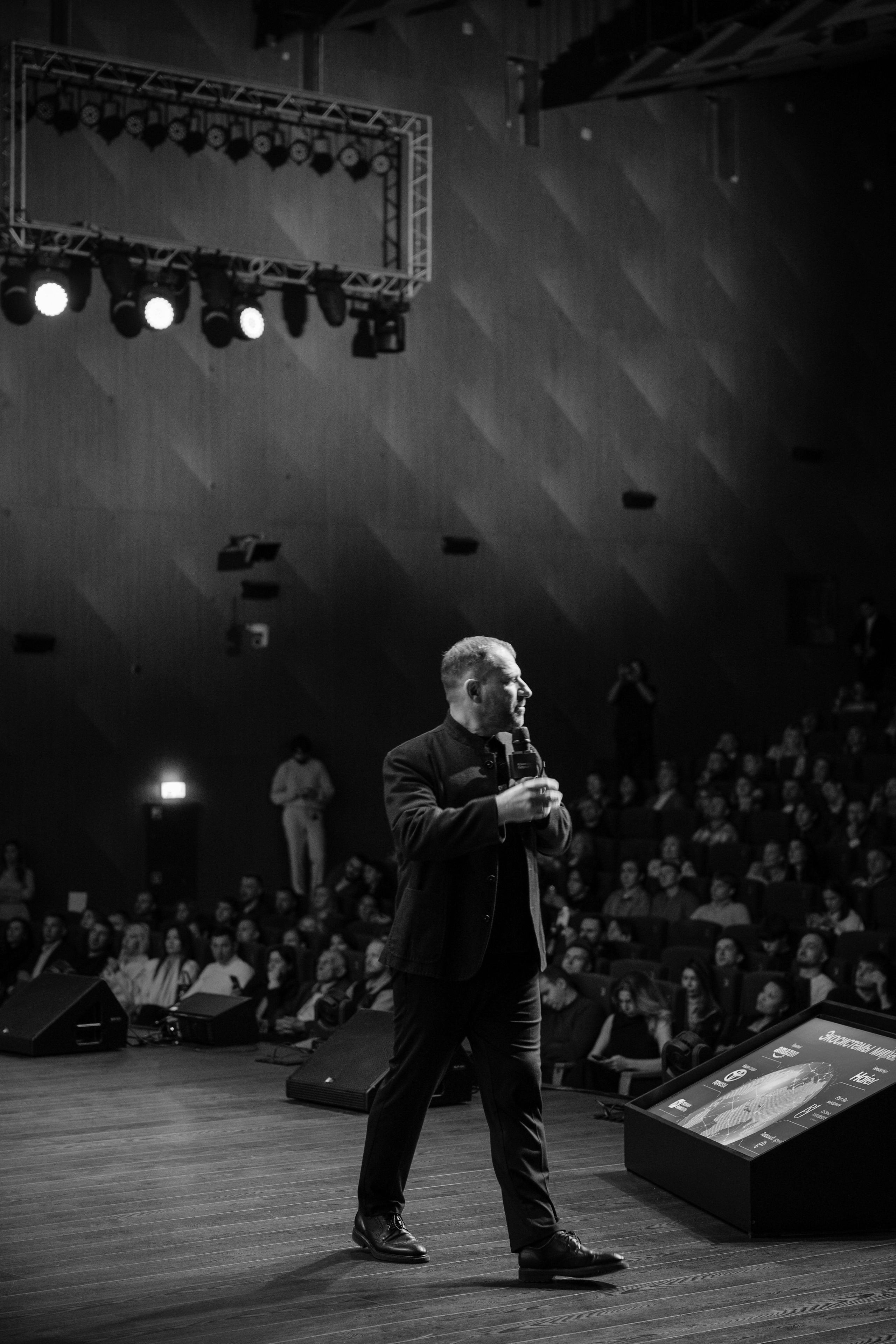 Репортажный фотограф на конференцию в Москве. Репортажный фотограф в Москве Саша Дружинина