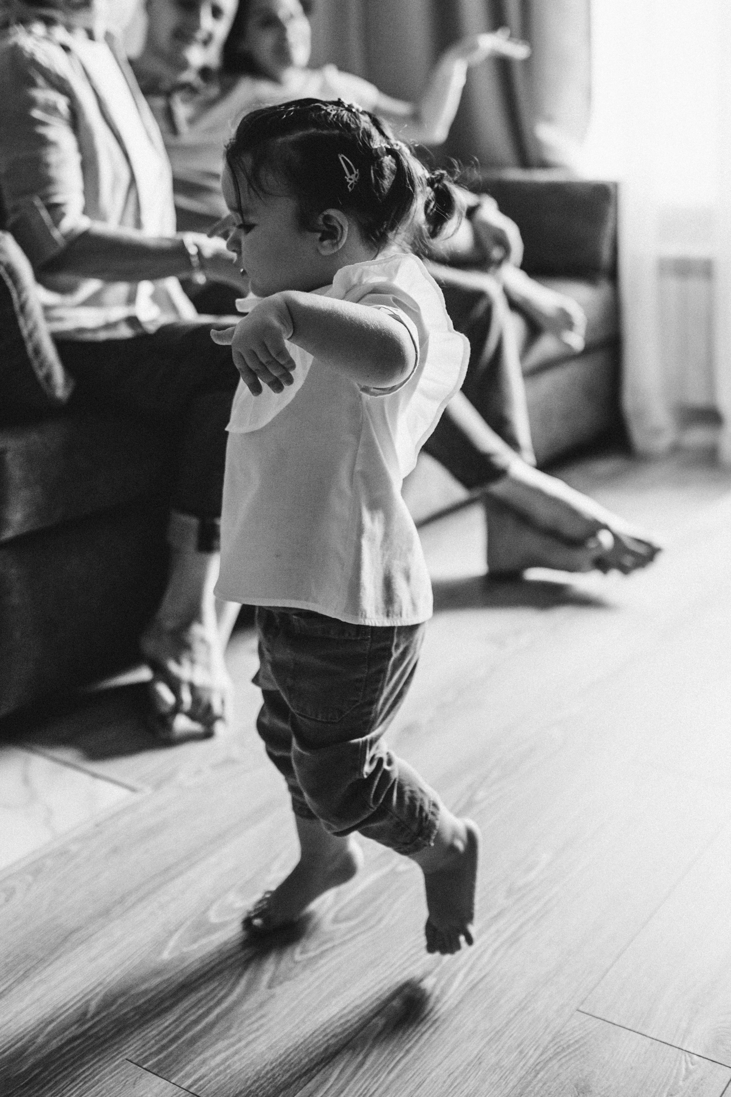 Саша, Таня, Мира и бабушка дома. Семейный и свадебный lifestyle-фотограф в Москве Мария Петрова