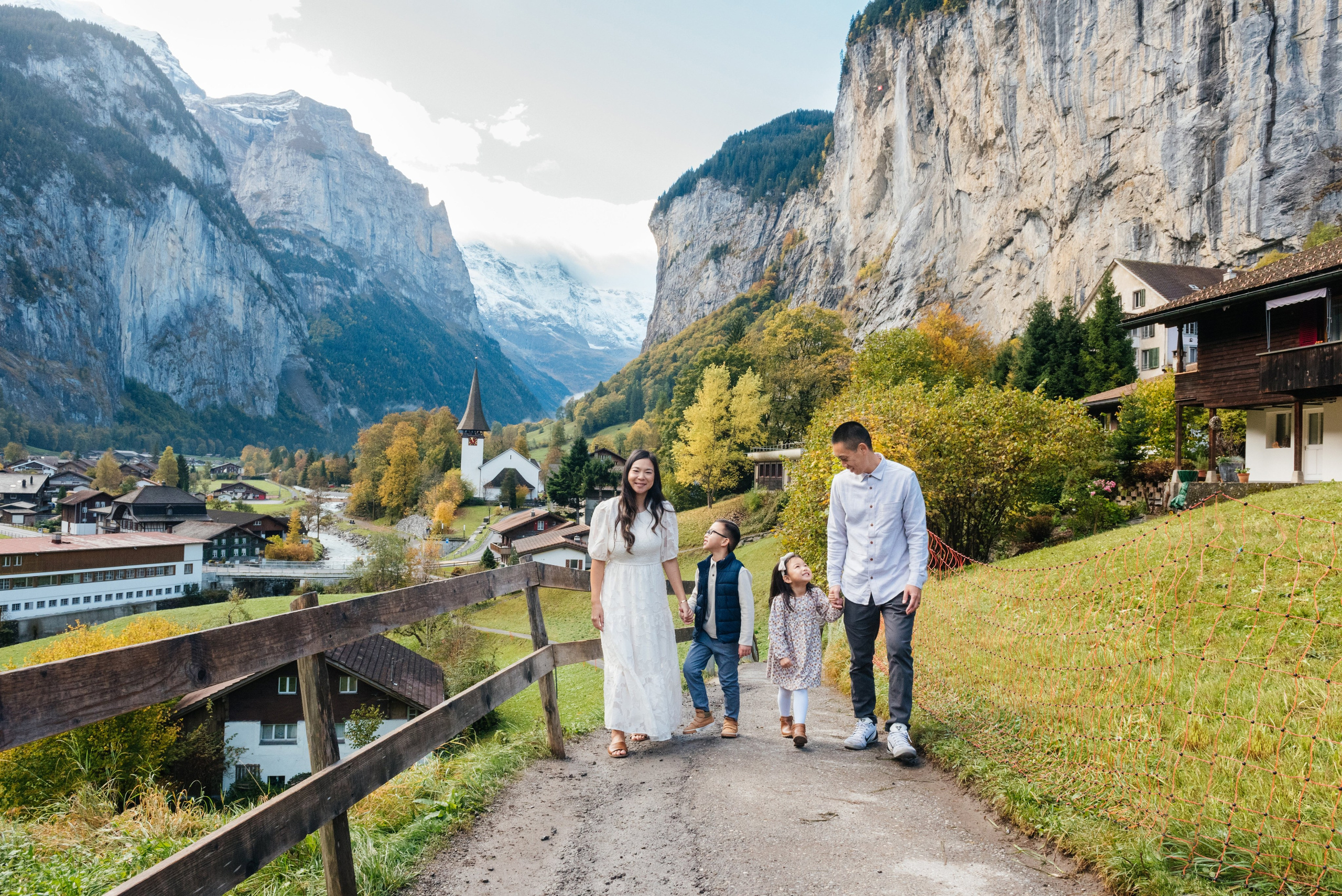 Tien, Kenny, Emily and Austin (Lauterbrunnen). Photographer in Interlaken area