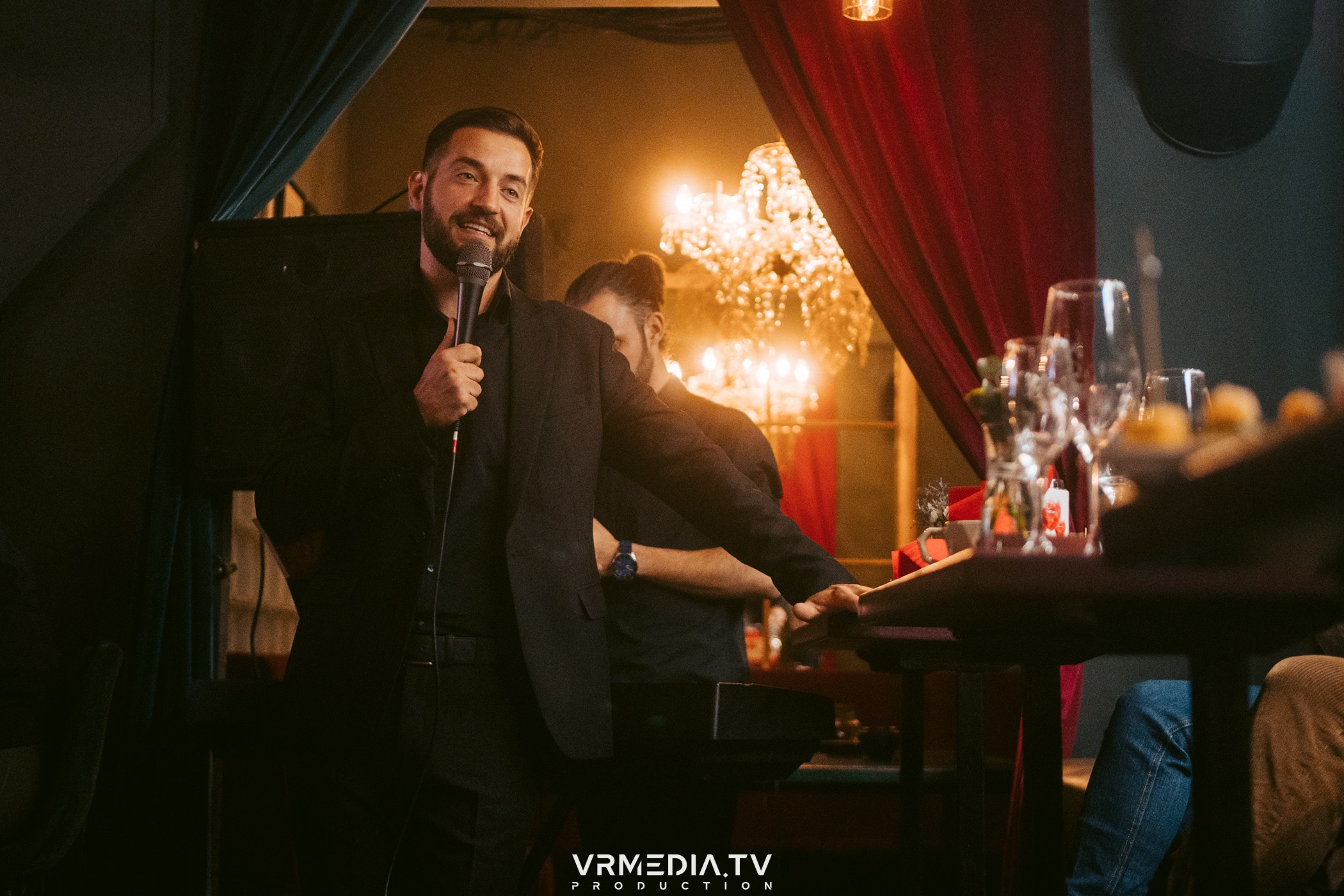 Вино и Стихи в баре «Supreme»