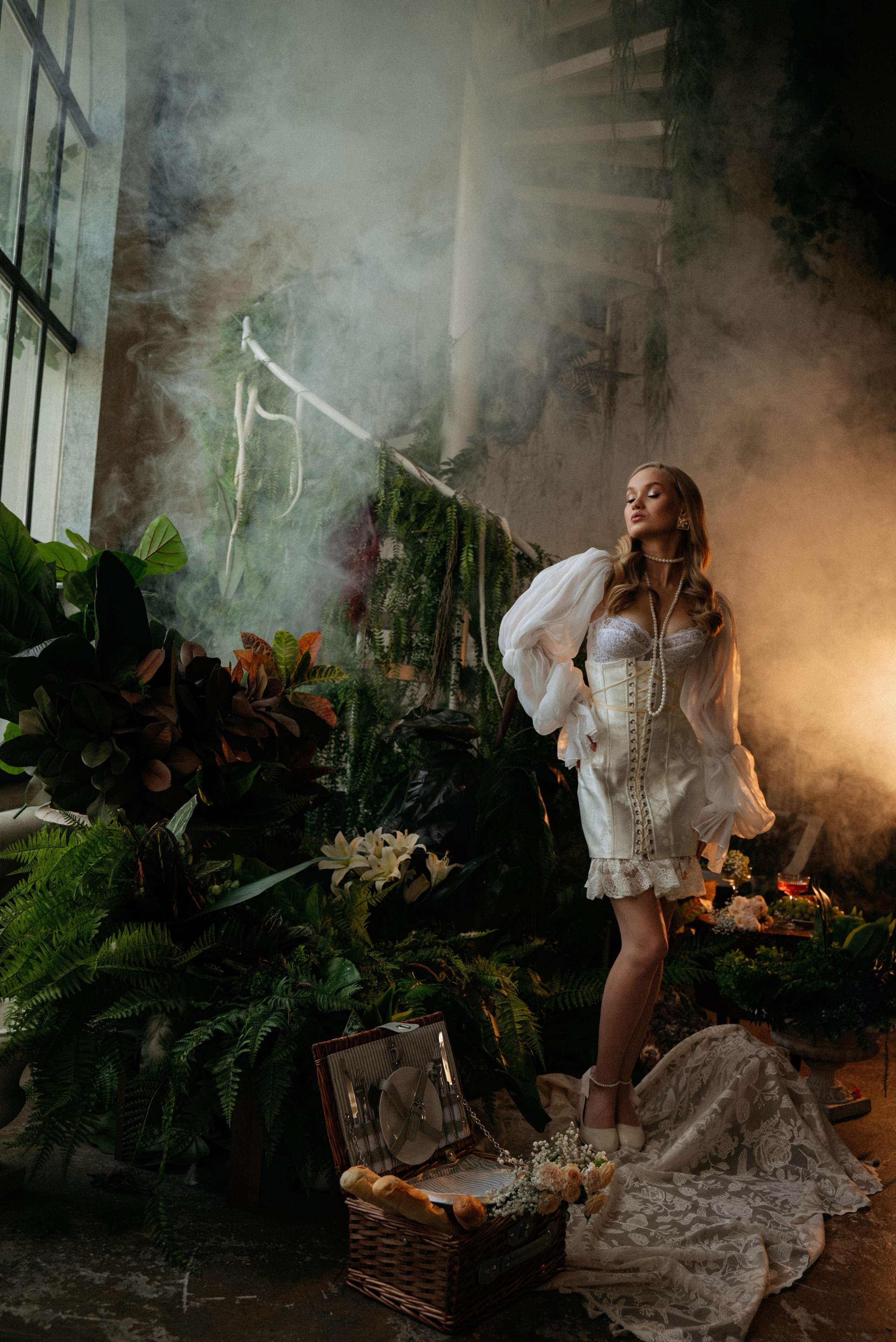 Невеста на пикнике в замке