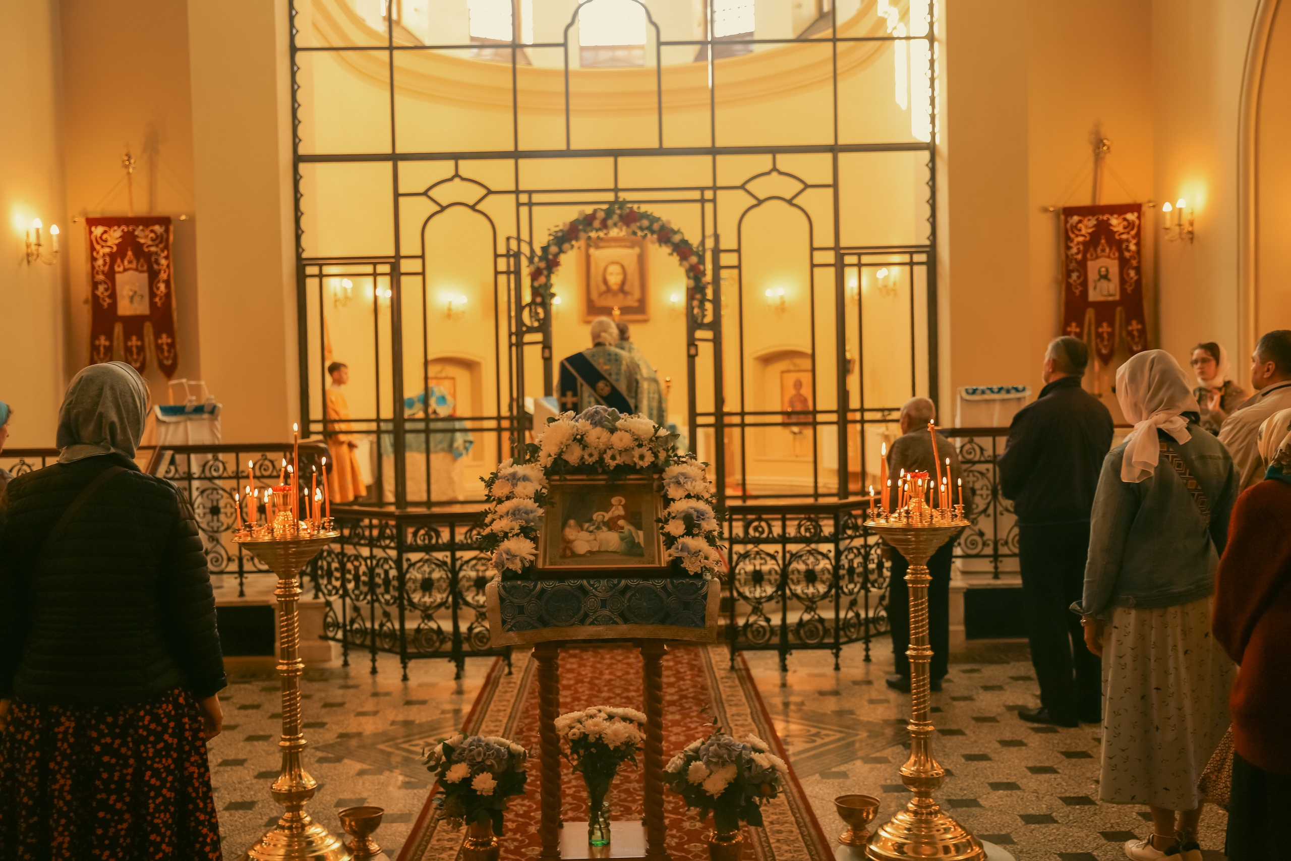 Служба в церкви