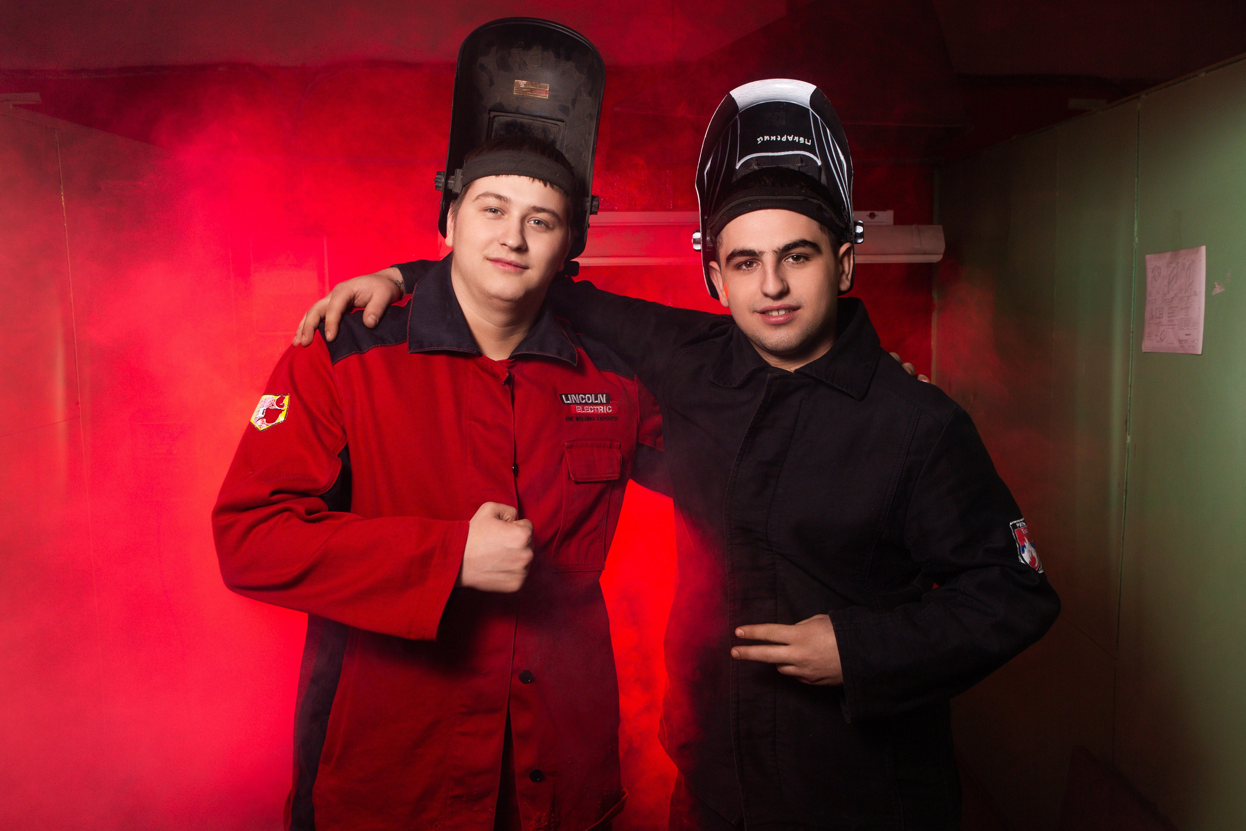 Фотосессия в Цеху для Выпускников Сварочного Производства | Твой Альбом Мценск. ТВОЙ АЛЬБОМ / ТВОИ ПРАВИЛА