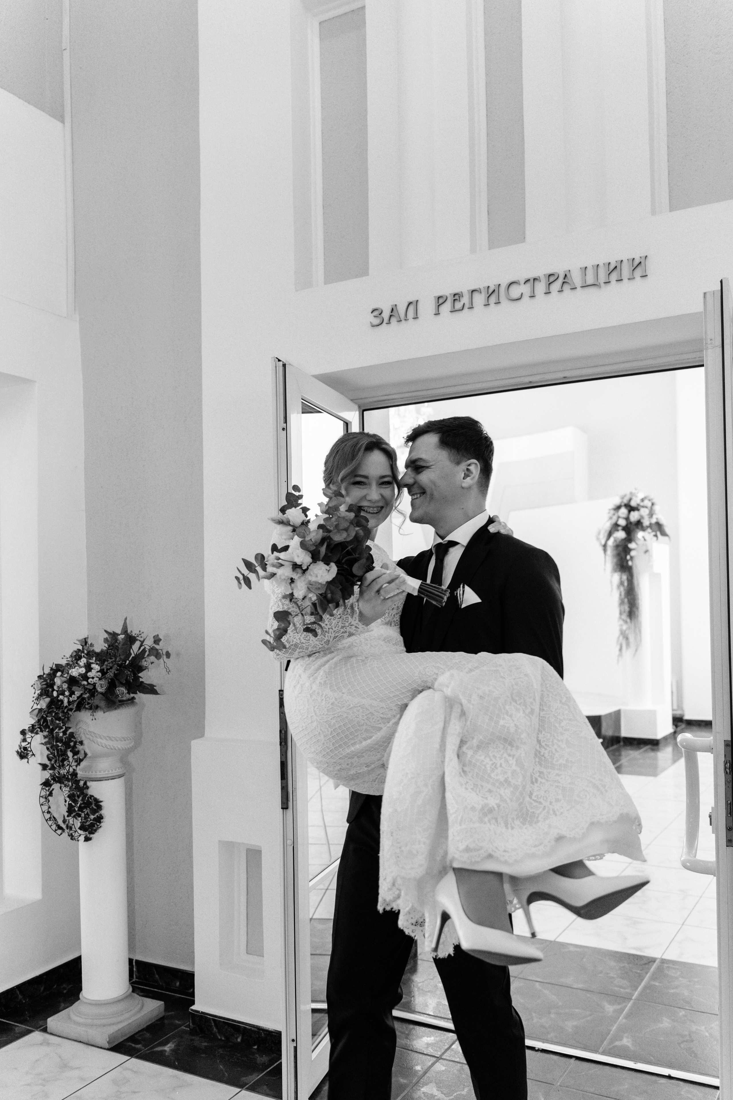 ЗАГС Октябрьского района (большой зал). Ваш семейный фотограф в Минске — Вика Трегубова