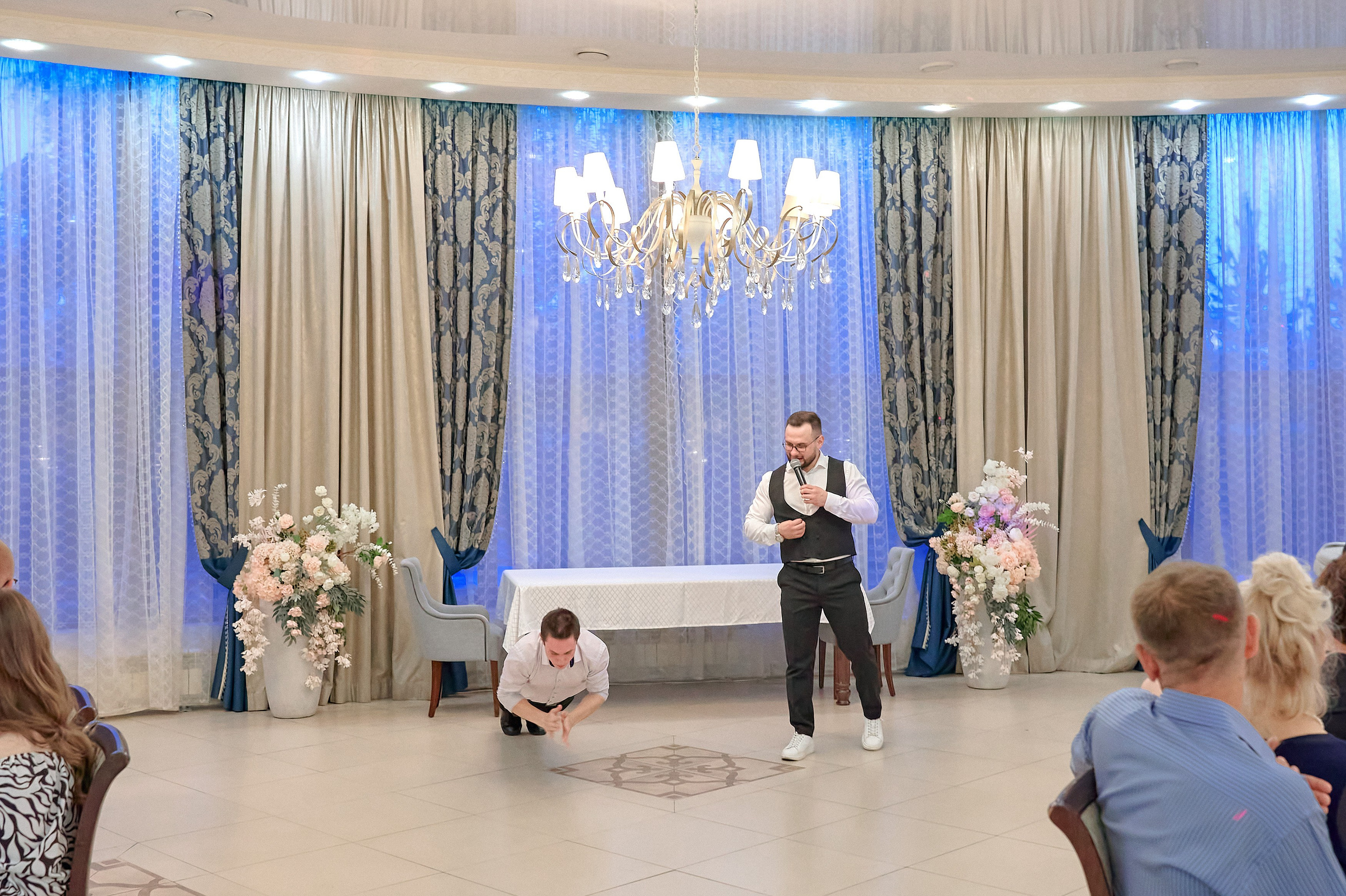 Портфолио репортажной фотосъёмки: Выпускной в ресторане «Император». Фотограф Яковлев Роман — Красноярск