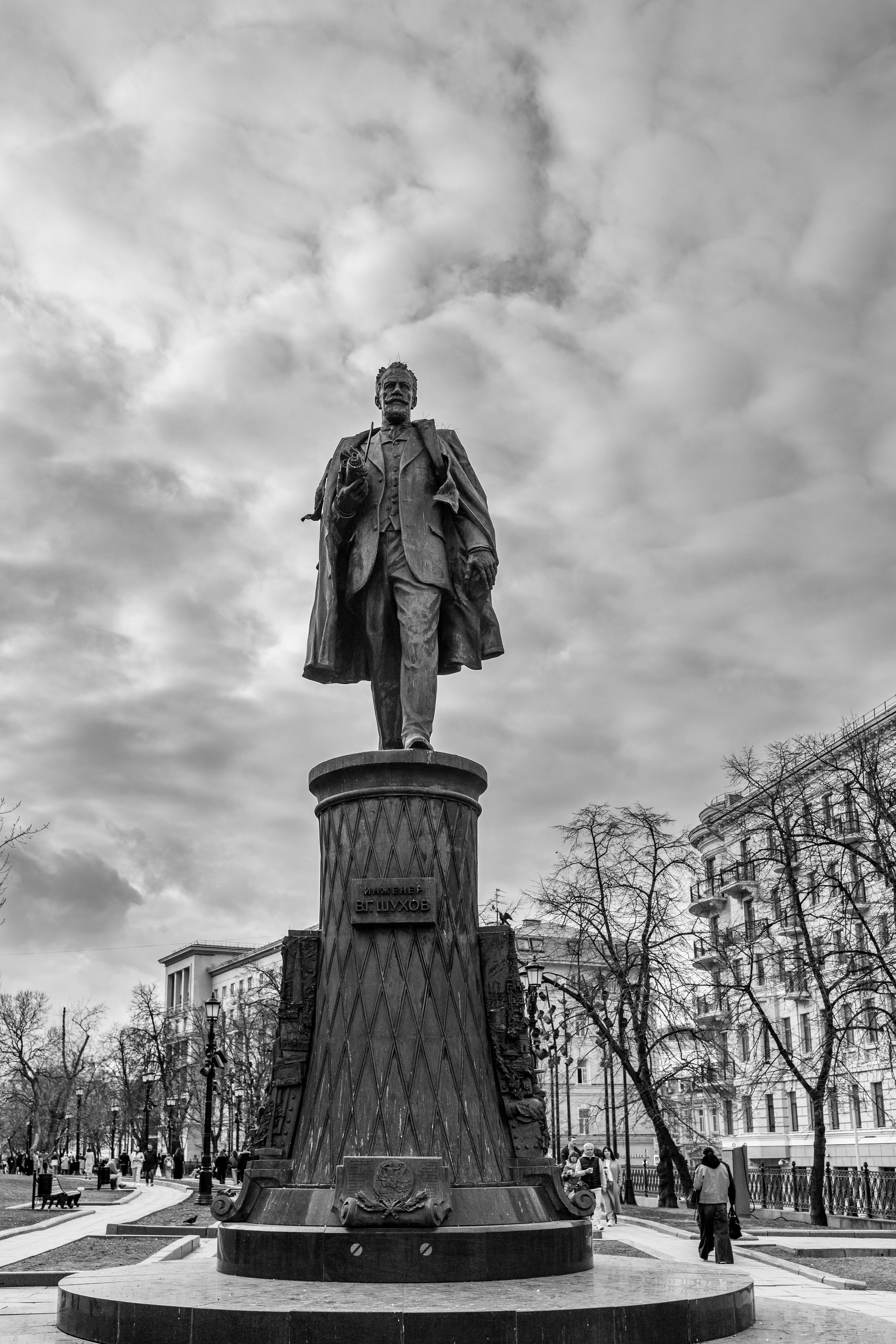 Памятник Шухову.