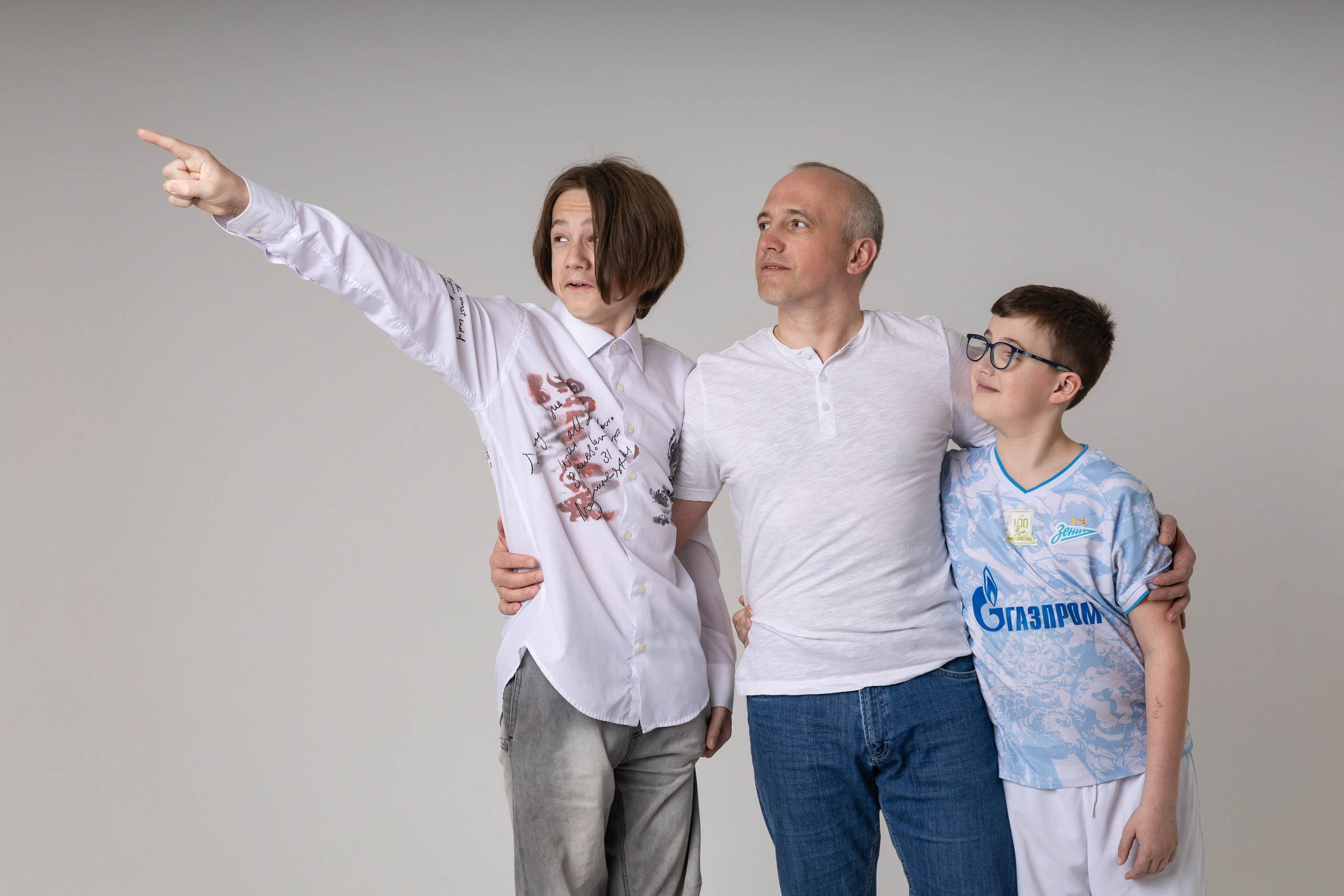 Наталья с семьей. Фотограф Julia Milton | Портреты, съемки для маркетплейсов, лавстори, съёмка беременности в Санкт-Петербурге. Обучение фотографии в Спб очно