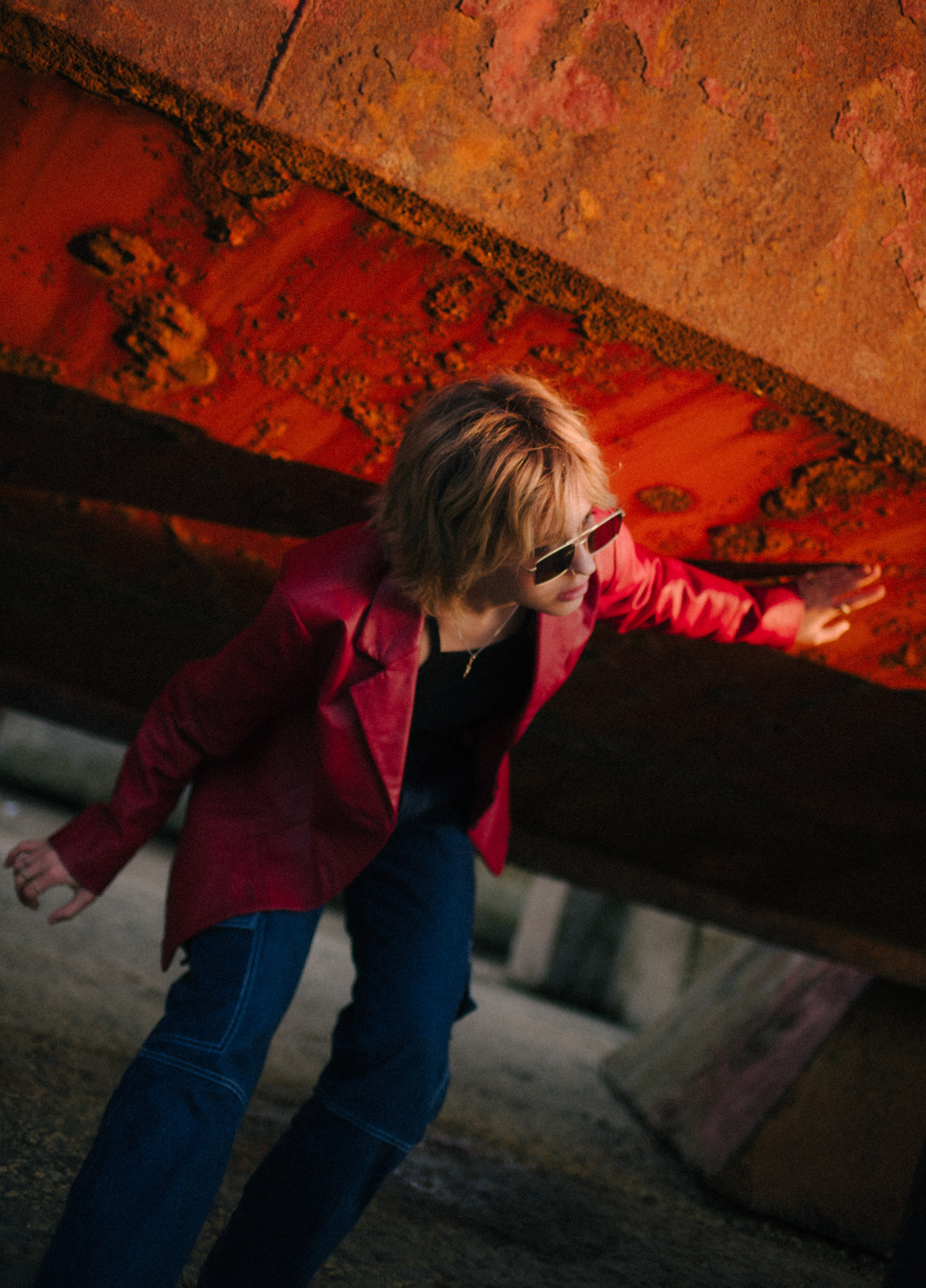 Вика среди заброшенных кораблей. Главная