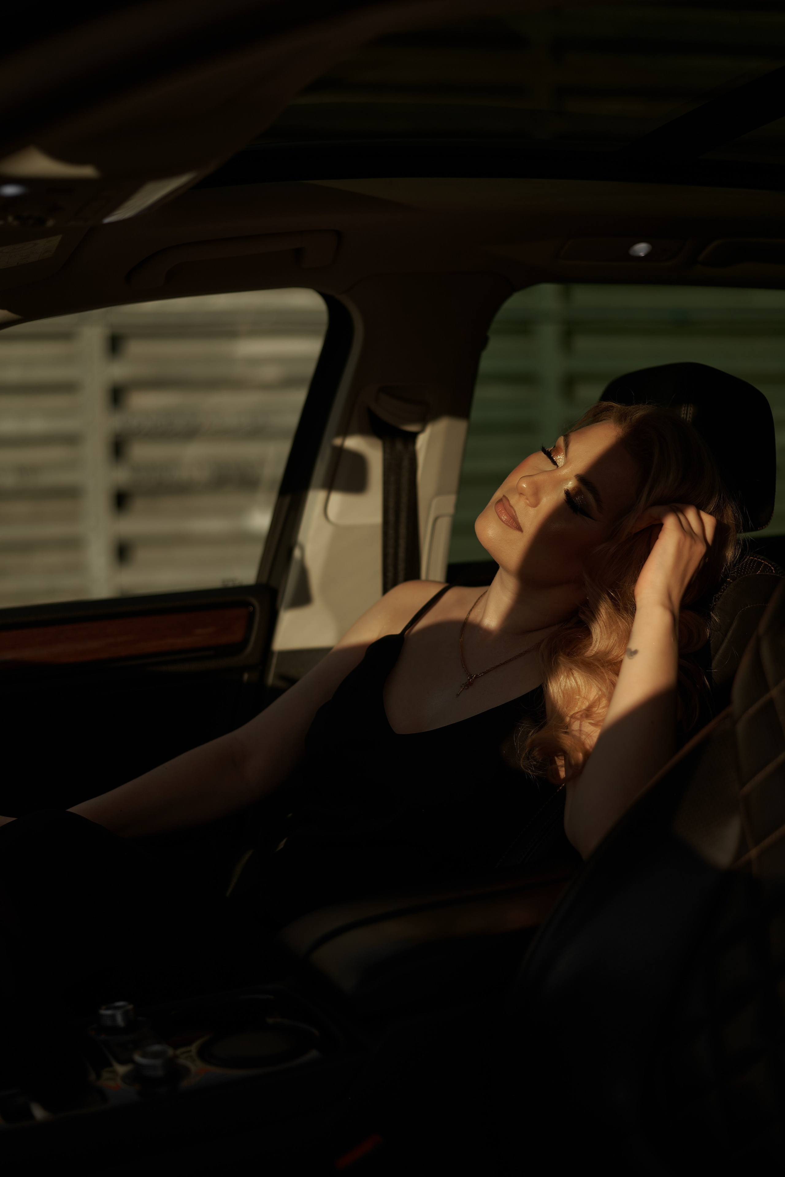 Наталья — Black dress & Black car. Photographer Bangkok — Pattaya | фотограф Бангкок — Паттайа