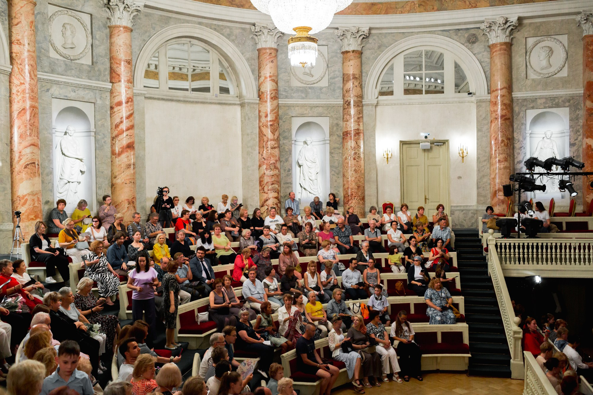 Спектакль Приглушенные голоса в Театре Эрмитажа (+репетиция). Семейный и портретный фотограф в Санкт-Петербурге Андрей Воробьев