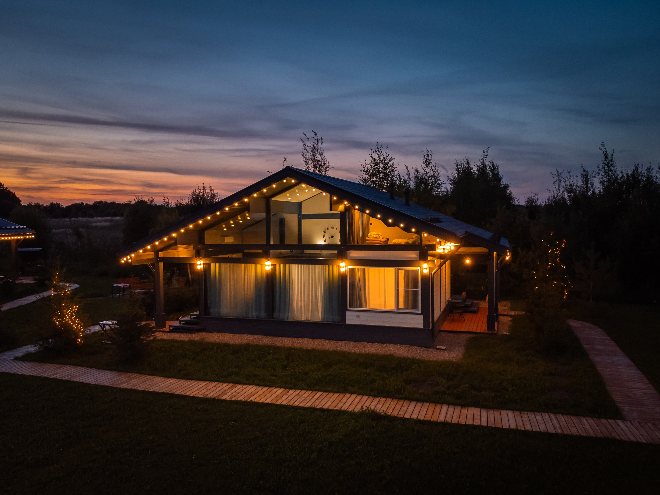 Переславль - Залесский, Загородный клуб "ОЗЕРО", Плещеево озеро, крестова гора, небо, трава, лето, ночь, дом