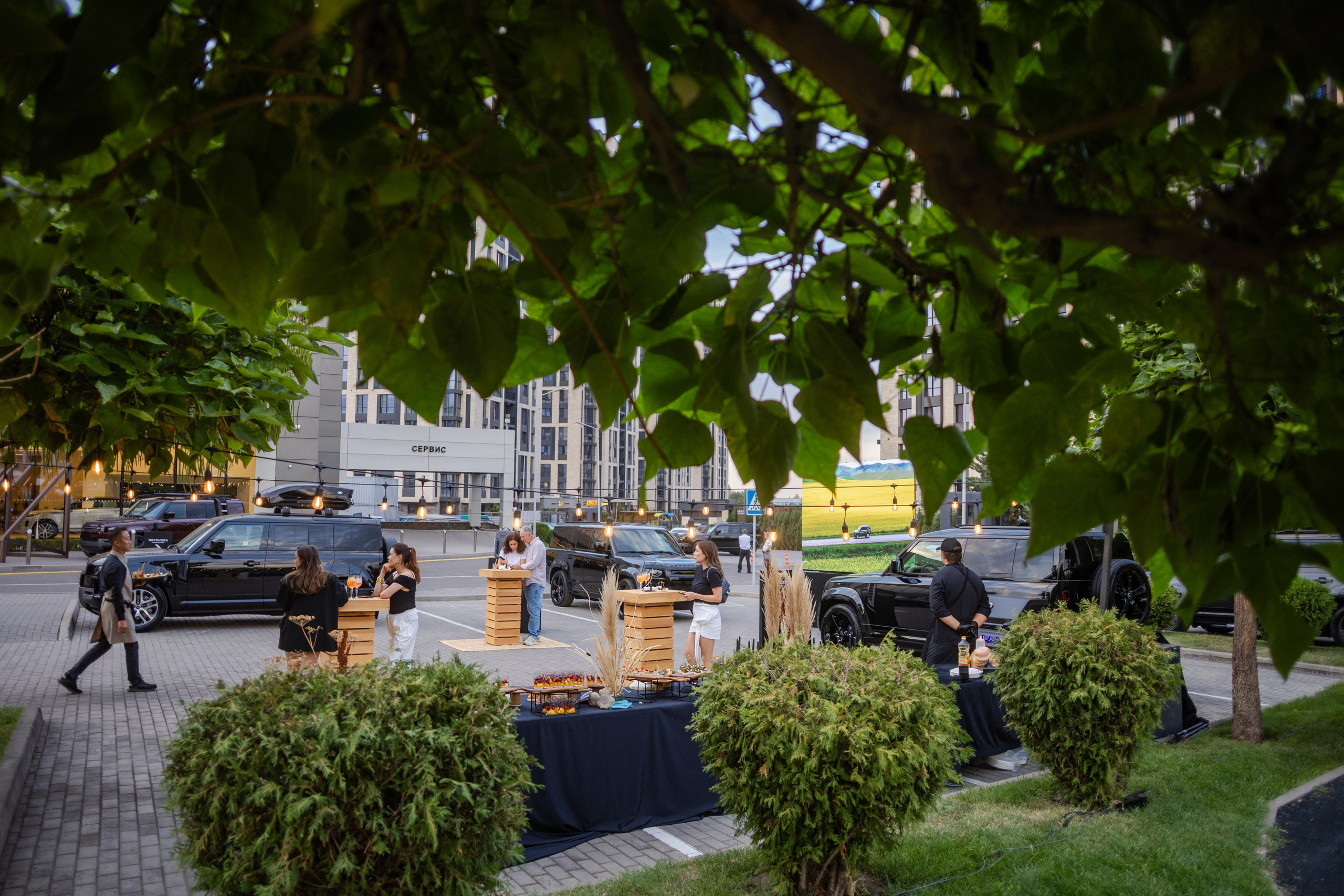 Репортражная съемка для автоцентра Land Rover Алматы. Коммерческий и репортажный фотограф в Алматы — Jora Abramov