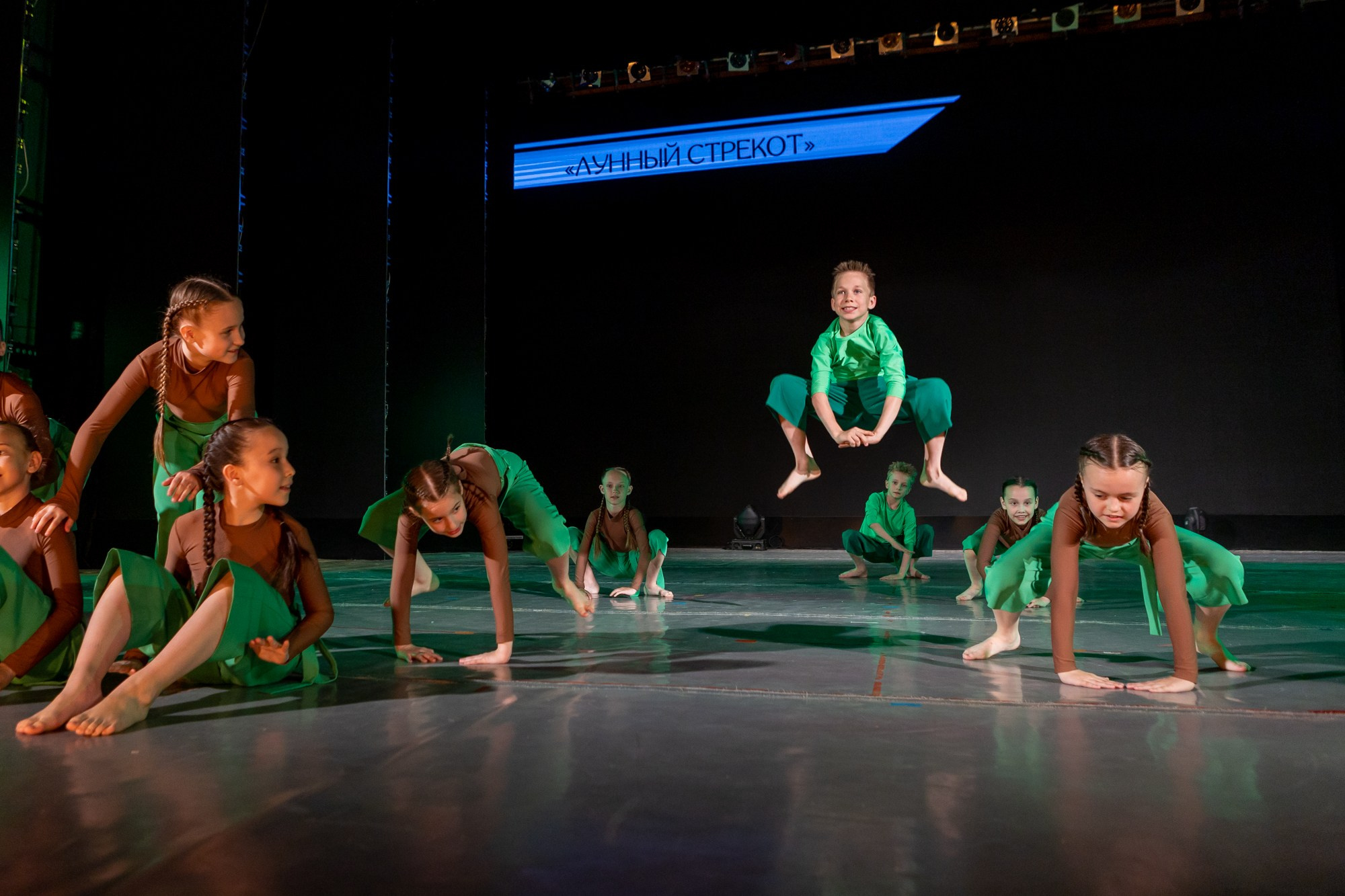 Отчетный концерт Заслуженного коллектива РФ «Жемчужинка» в Оренбурге, ДК «Россия», 2025 г. Фотограф в Оренбурге. Профессиональный фотограф