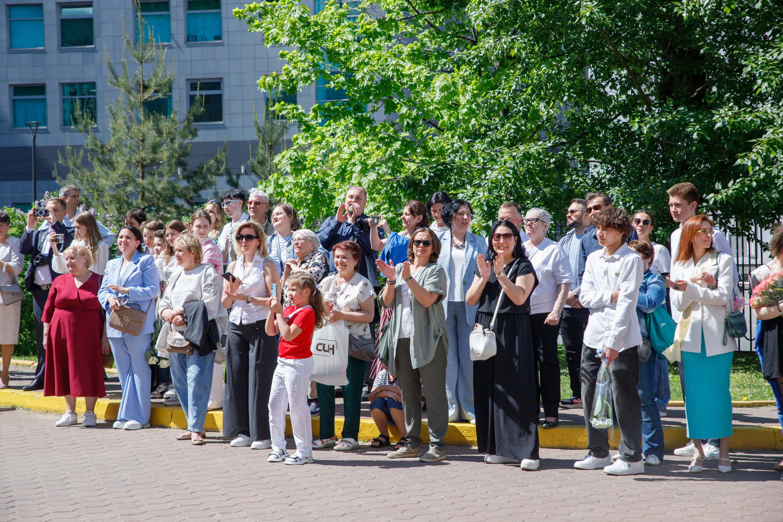 Репортажная съемка с Последнего звонка в школе в Москве. Семейный и школьный фотограф в Москве Анна Ткач