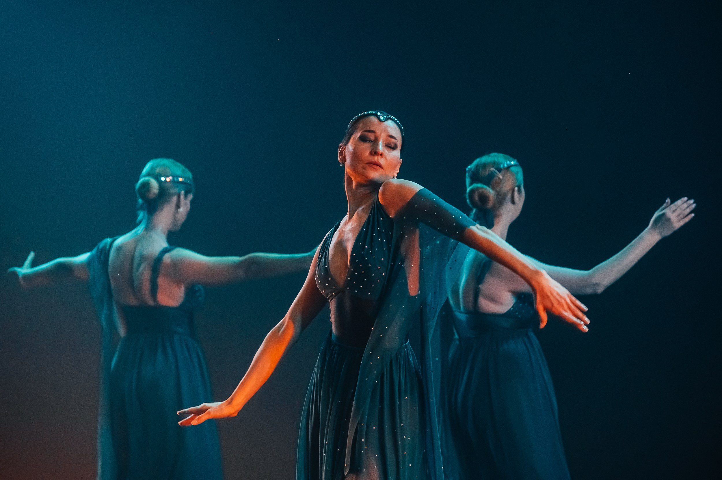 Танцевальное шоу «Ароматы». Художник по свету Максим Сергачев