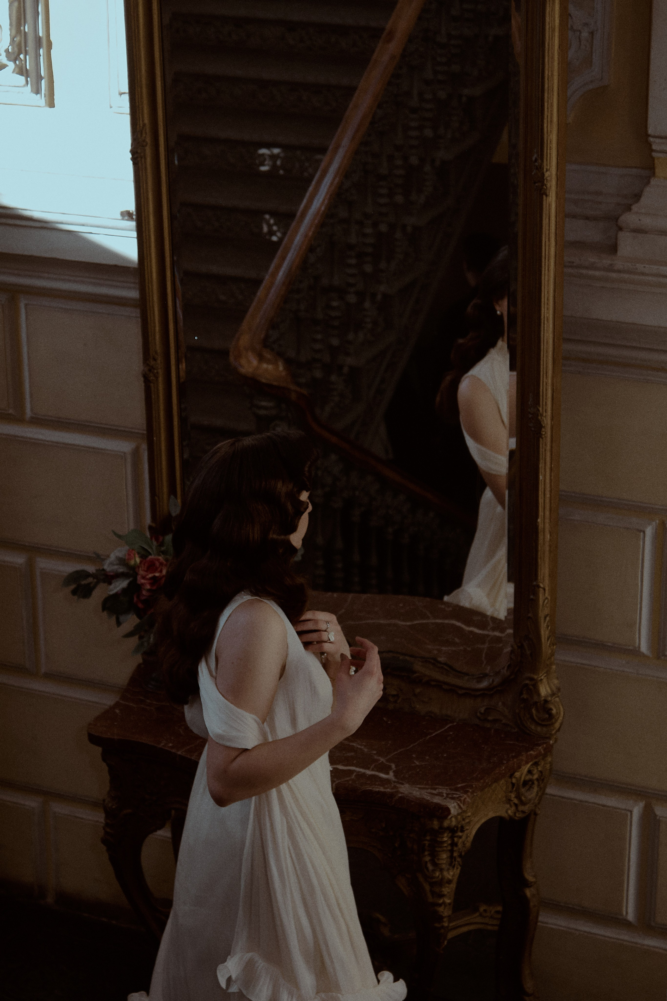 Свадебное лавстори в стенах библиотеки им. Пушкина. Свадебный фотограф в Москве Приятелева Ангелина