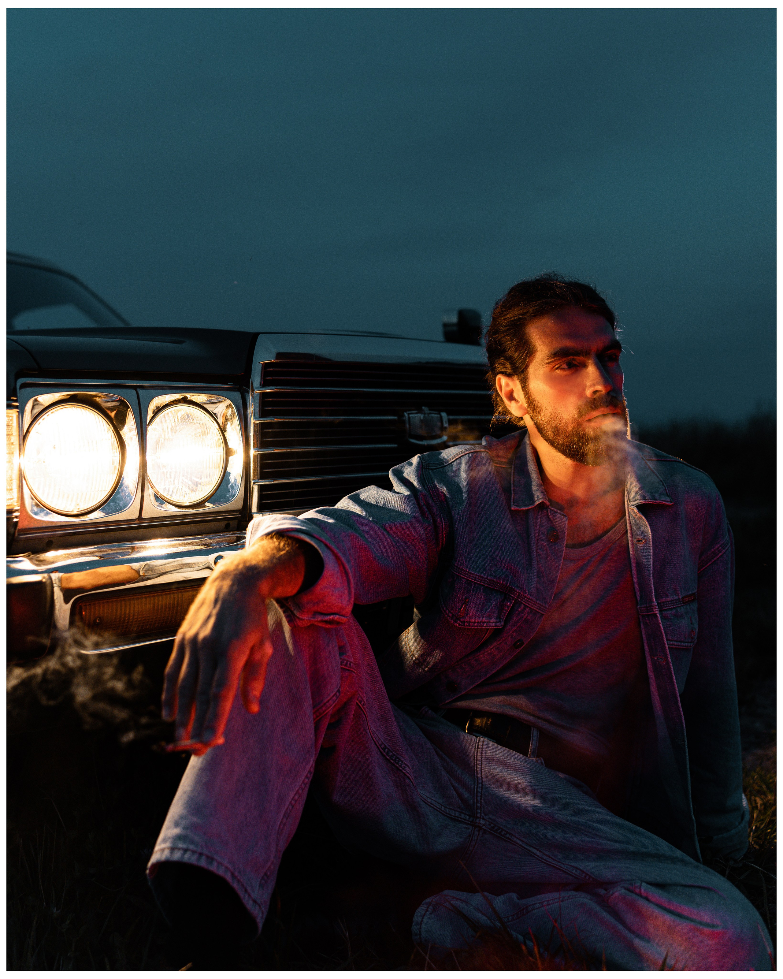 Фотосессия парня с автомобилем. Портретный фотограф Санкт-Петербург Арнольд