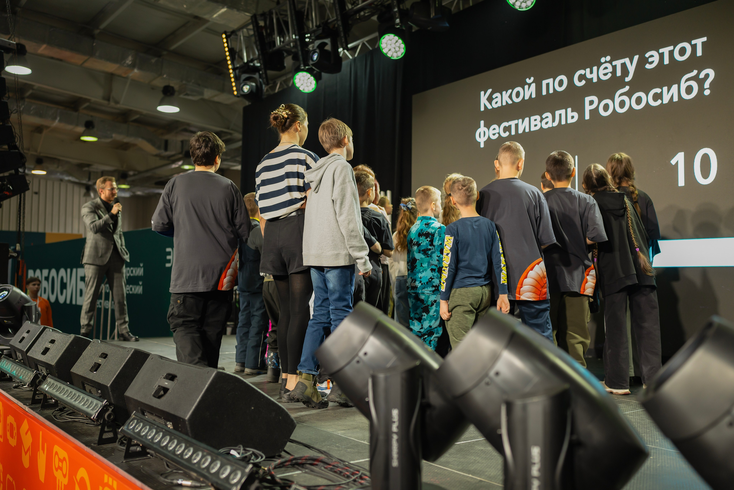 Робосиб в Сибэкспоцентре. Занимаюсь профессиональной фотографией и живу рядом с Байкалом. Работаю в разных жанрах