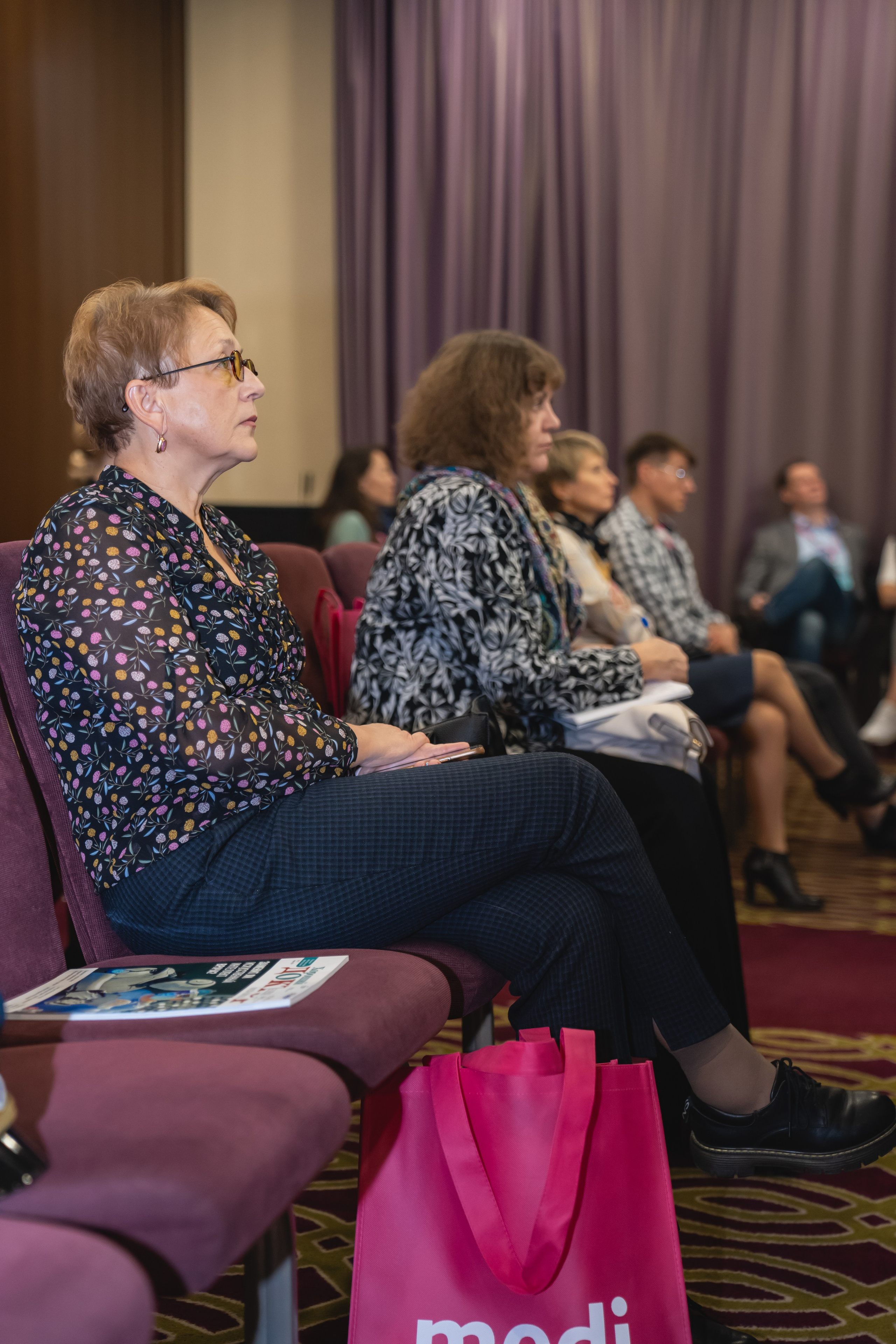 Фотосессия форумов, конференций. Занимаюсь профессиональной фотографией и живу рядом с Байкалом. Работаю в разных жанрах