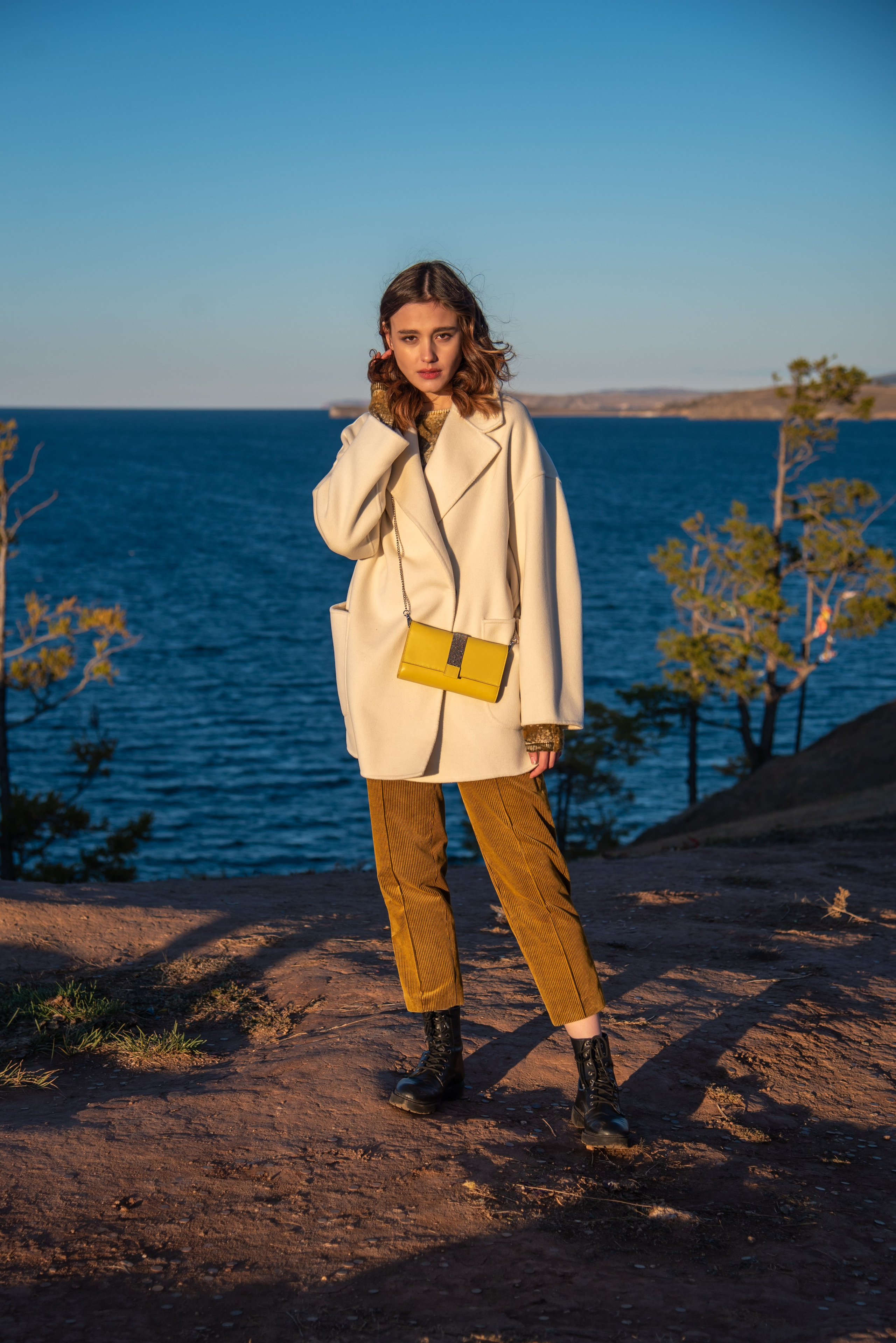 Съёмка одежды на Ольхоне. Занимаюсь профессиональной фотографией и живу рядом с Байкалом. Работаю в разных жанрах