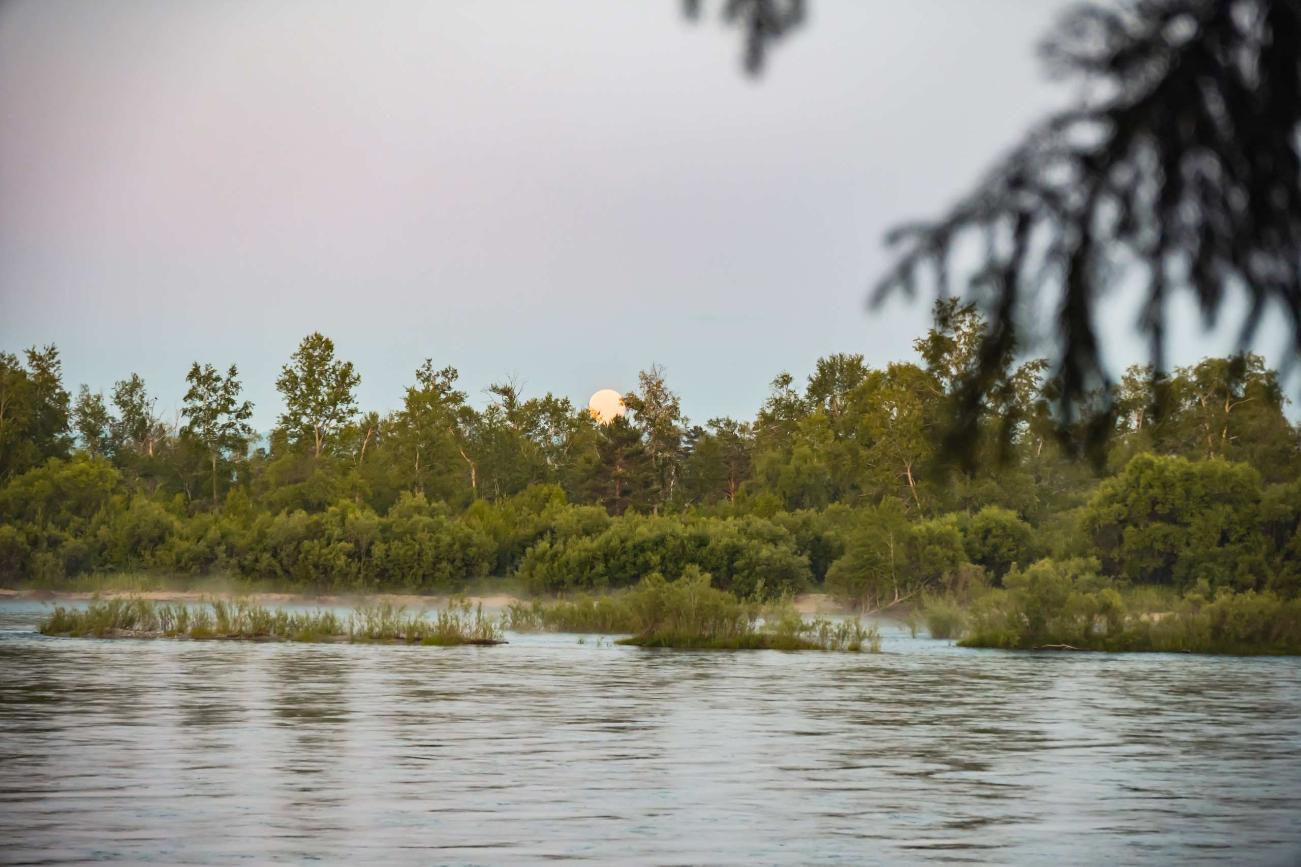 Белорусское Купалье. Занимаюсь профессиональной фотографией и живу рядом с Байкалом. Работаю в разных жанрах
