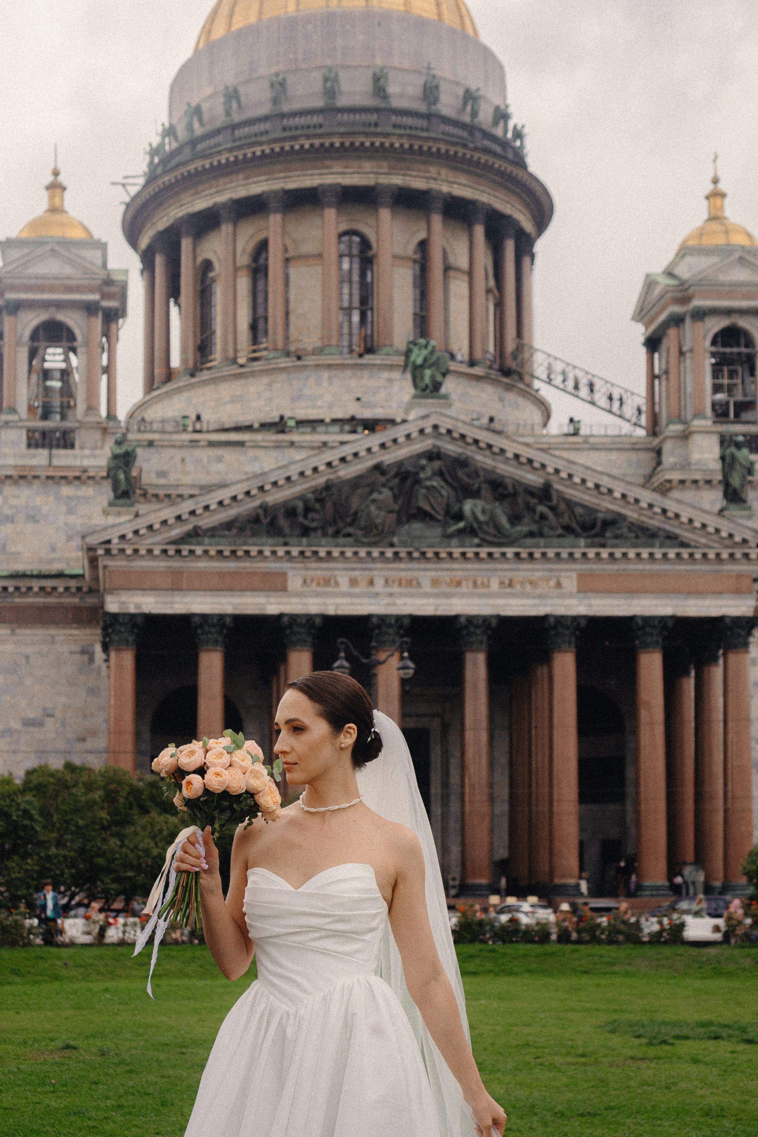 СВАДЕБНАЯ ПРОГУЛКА В САНТК-ПЕТЕРБУРГЕ (ИСАКИЕВСКИЙ СОБОР, ЗИМНЯЯ КАНАВКА, ЭРМИТАЖ И БОЛЬШАЯ МОРСКАЯ УЛИЦА). Профессиональный фотограф, Санкт-Петербург — Виктория Богомолова