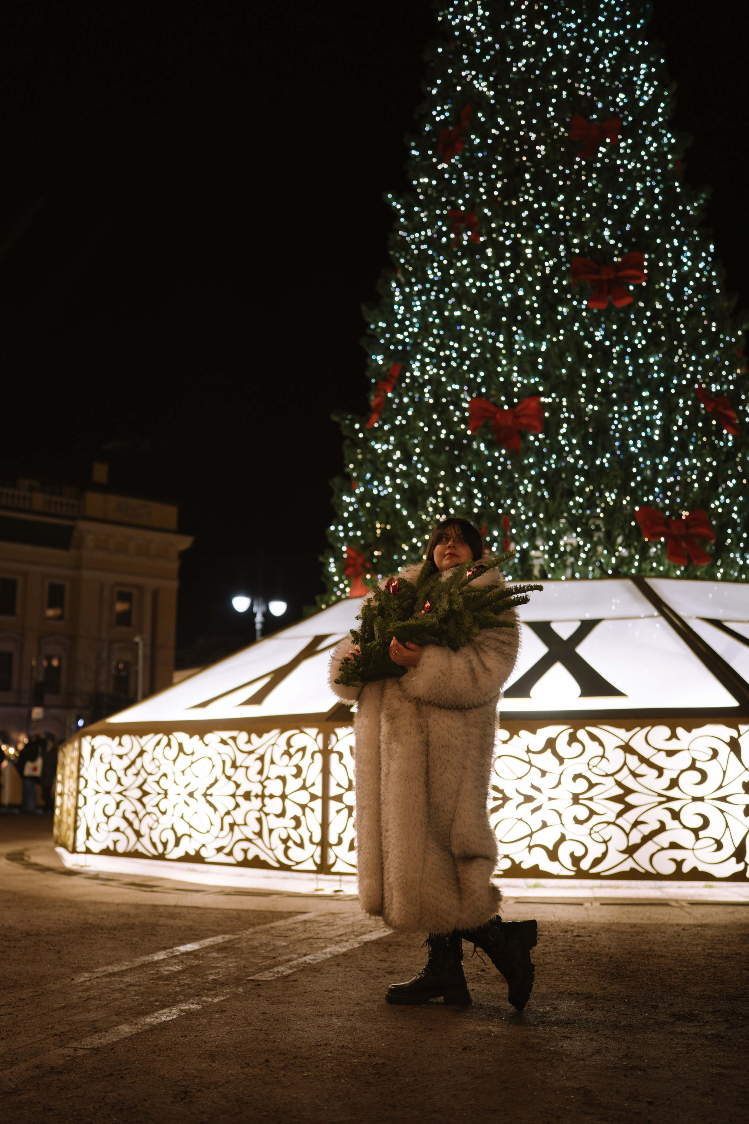 ПРОГУЛКА НА МАНЕЖНОЙ ПЛОЩАДИ ДЛЯ ДЕВУШКИ ПЕРЕД НОВЫМ ГОДОМ (НОВОГОДНЯЯ ФОТОСЕССИИЯ НА МАНЕЖНОЙ ПЛОЩАДИ). Профессиональный фотограф, Санкт-Петербург — Виктория Богомолова