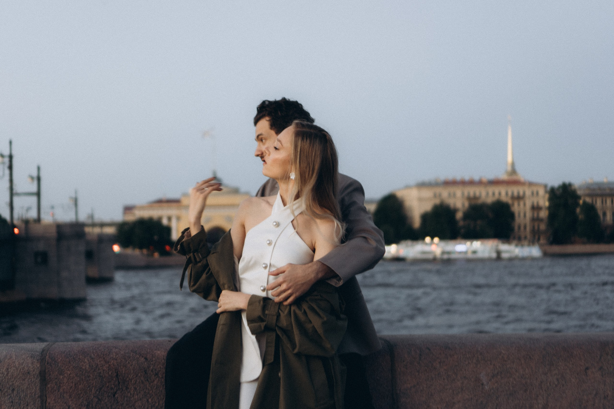 СВАДЕБНАЯ СЬЕМКА ПАРЫ НА РАССВЕТЕ В БЕЛЫЕ НОЧИ И ПРОГУЛКА С РАЗВОДНЫМИ МОСТАМИ И ПИКНИК ВОЗЛЕ ИСАКИЕВСКОГО СОБОРА. Профессиональный фотограф, Санкт-Петербург — Виктория Богомолова