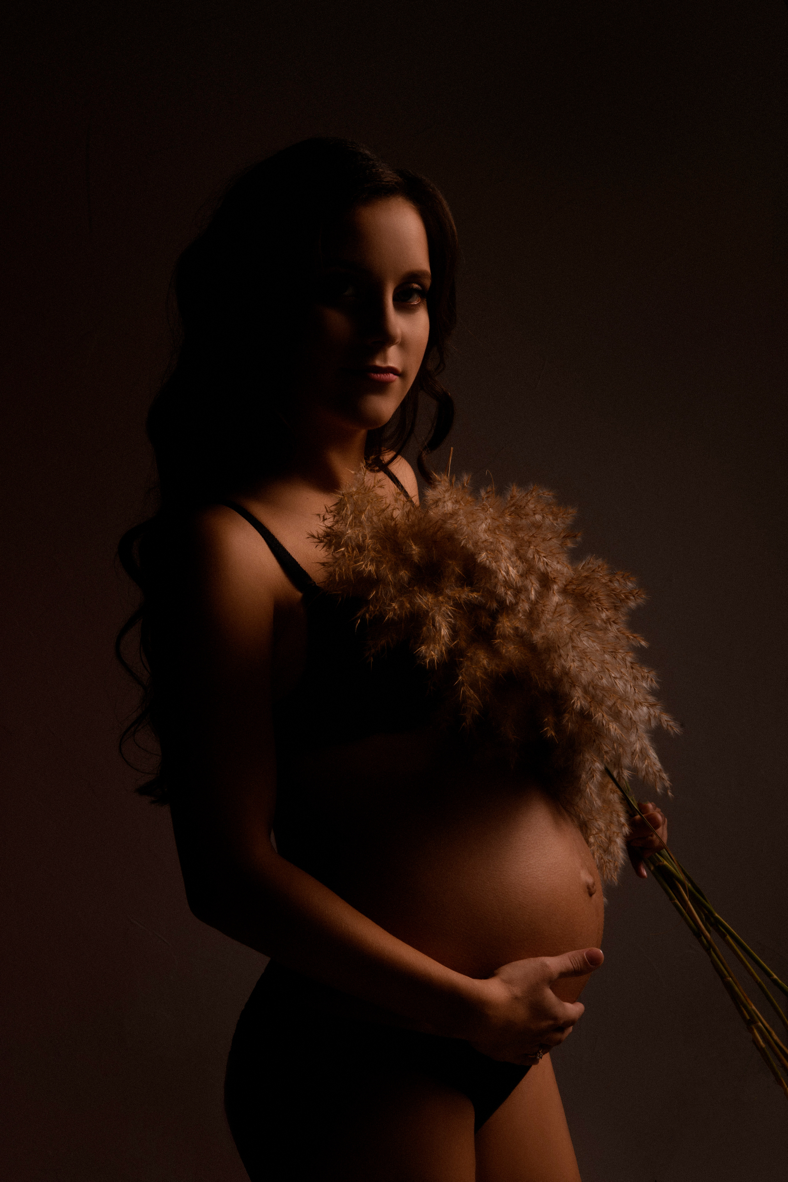 Кадры в тёмном ключе. Фотограф беременности в Крыму Бобкова Ирина