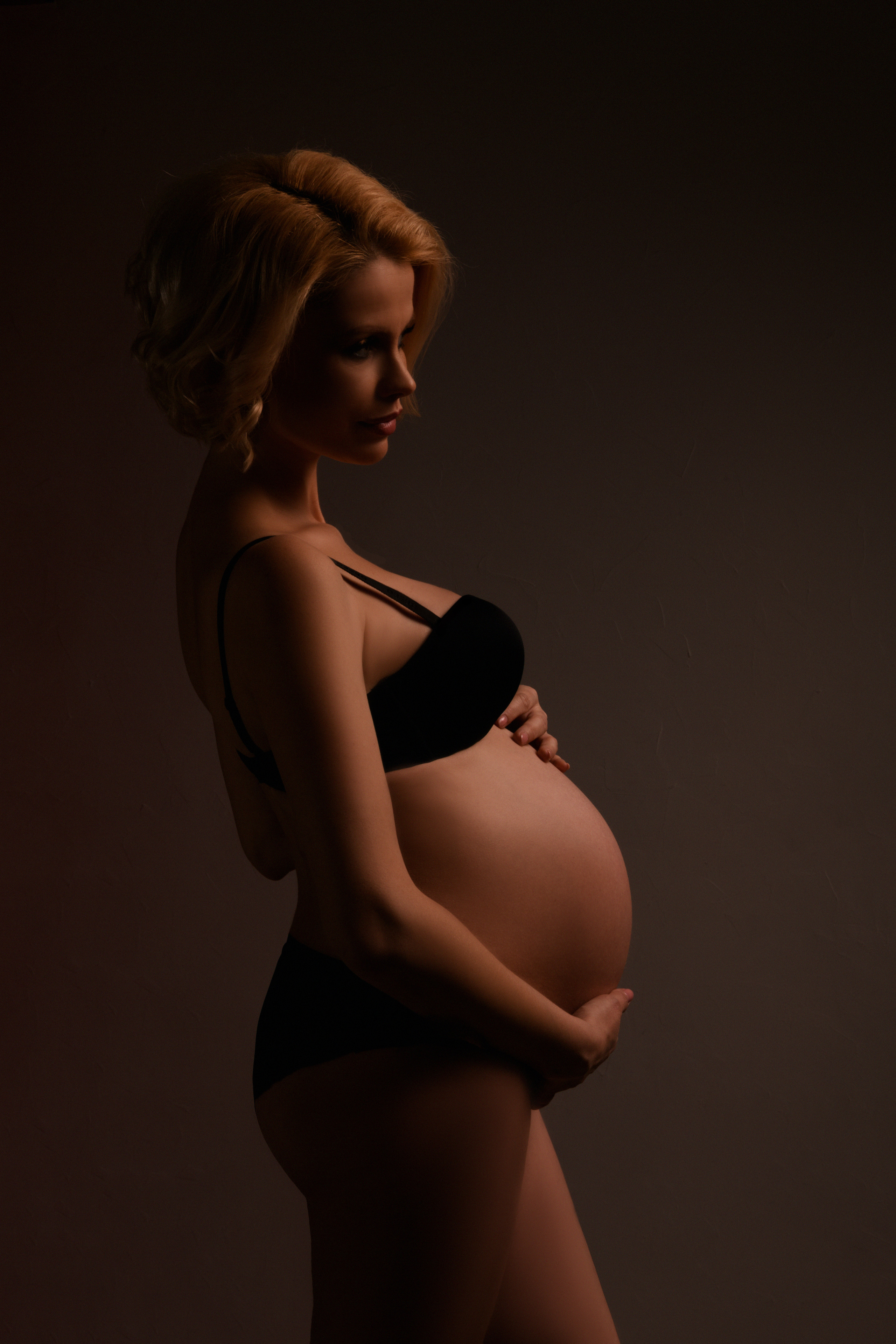 Кадры в тёмном ключе. Фотограф беременности в Крыму Бобкова Ирина
