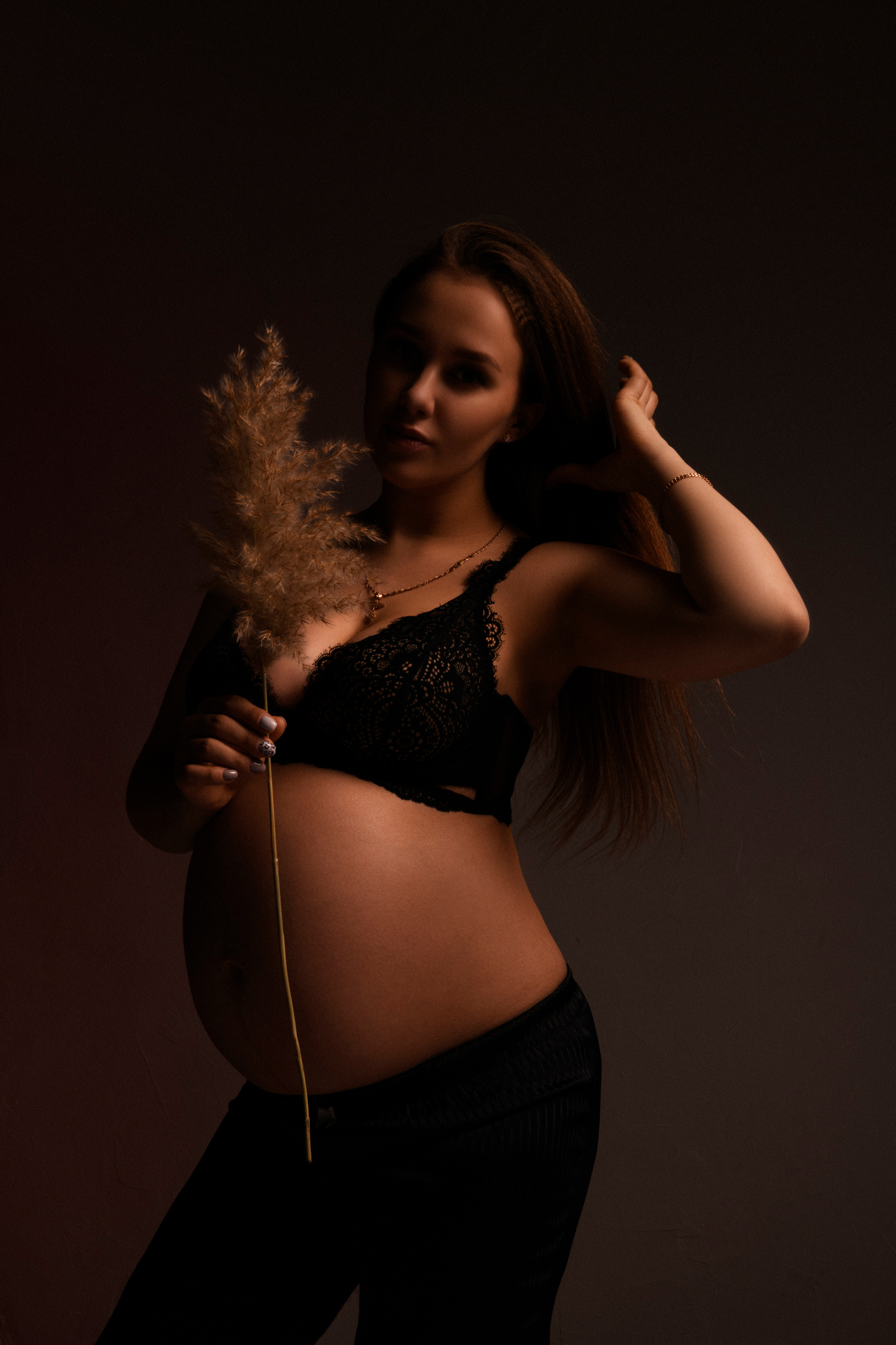 Кадры в тёмном ключе. Фотограф беременности в Крыму Бобкова Ирина