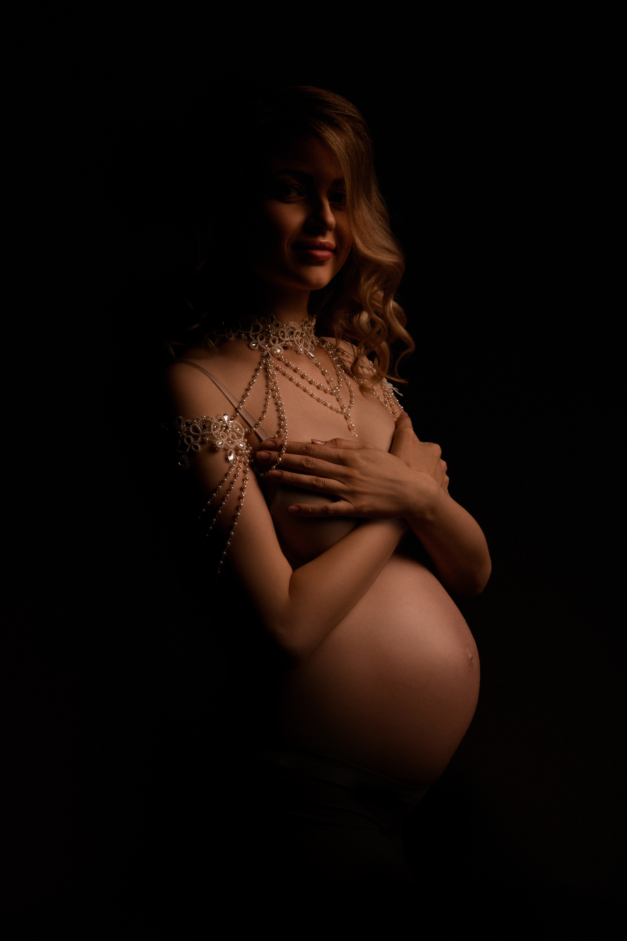 Кадры в тёмном ключе. Фотограф беременности в Крыму Бобкова Ирина