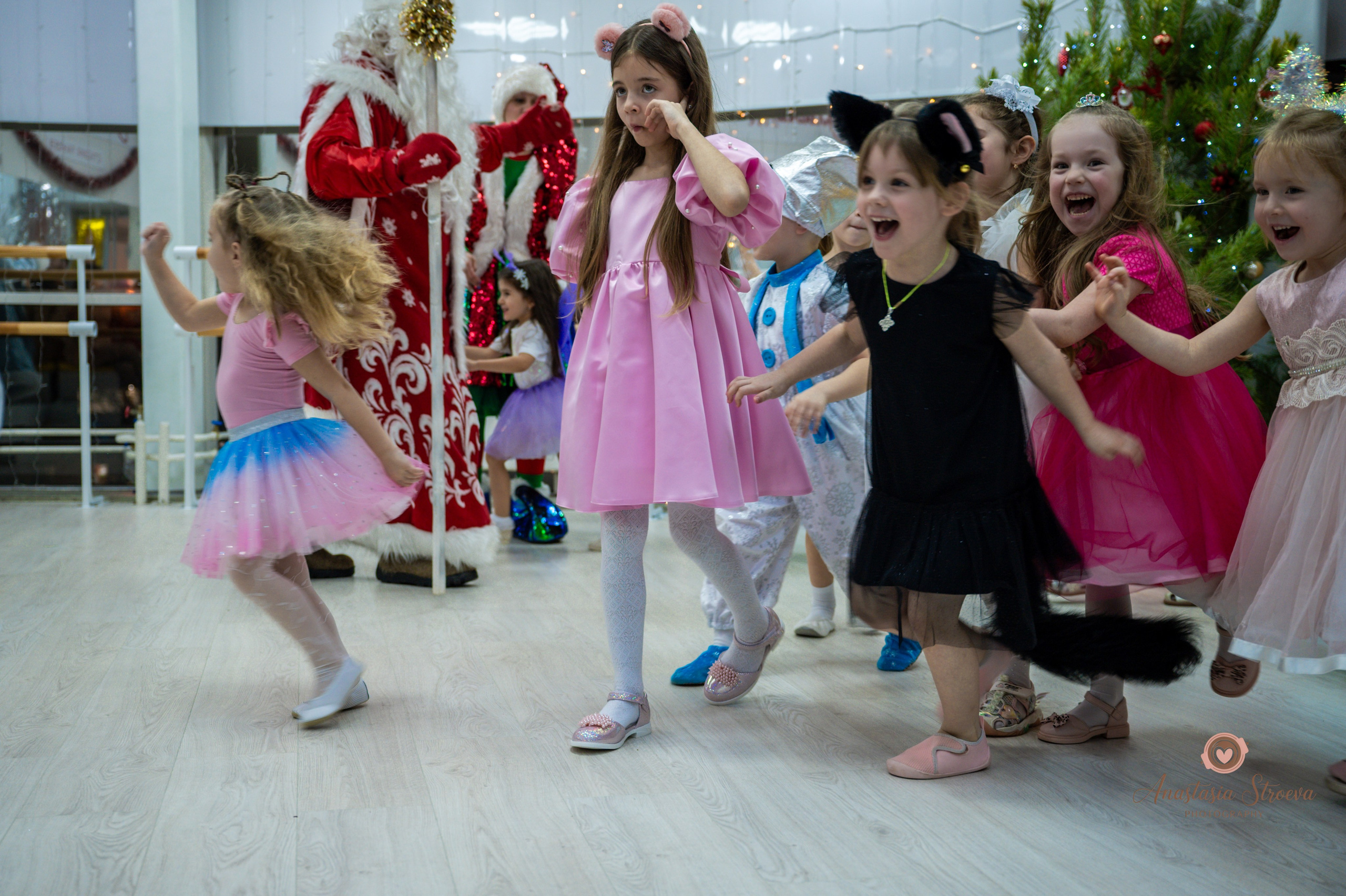 Новый год в танцах. Семейный и детский фотограф в Королеве, Москве и Московской области Строева Анастасия