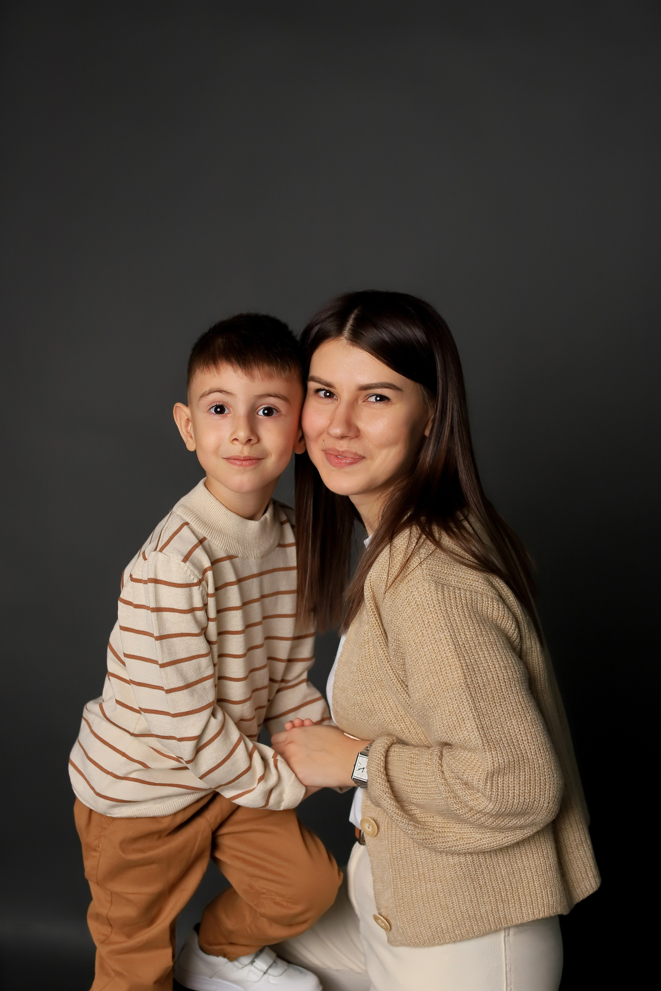 Семейные фотосессии в интерьере. Интерьерная фотостудия Toffee Studio