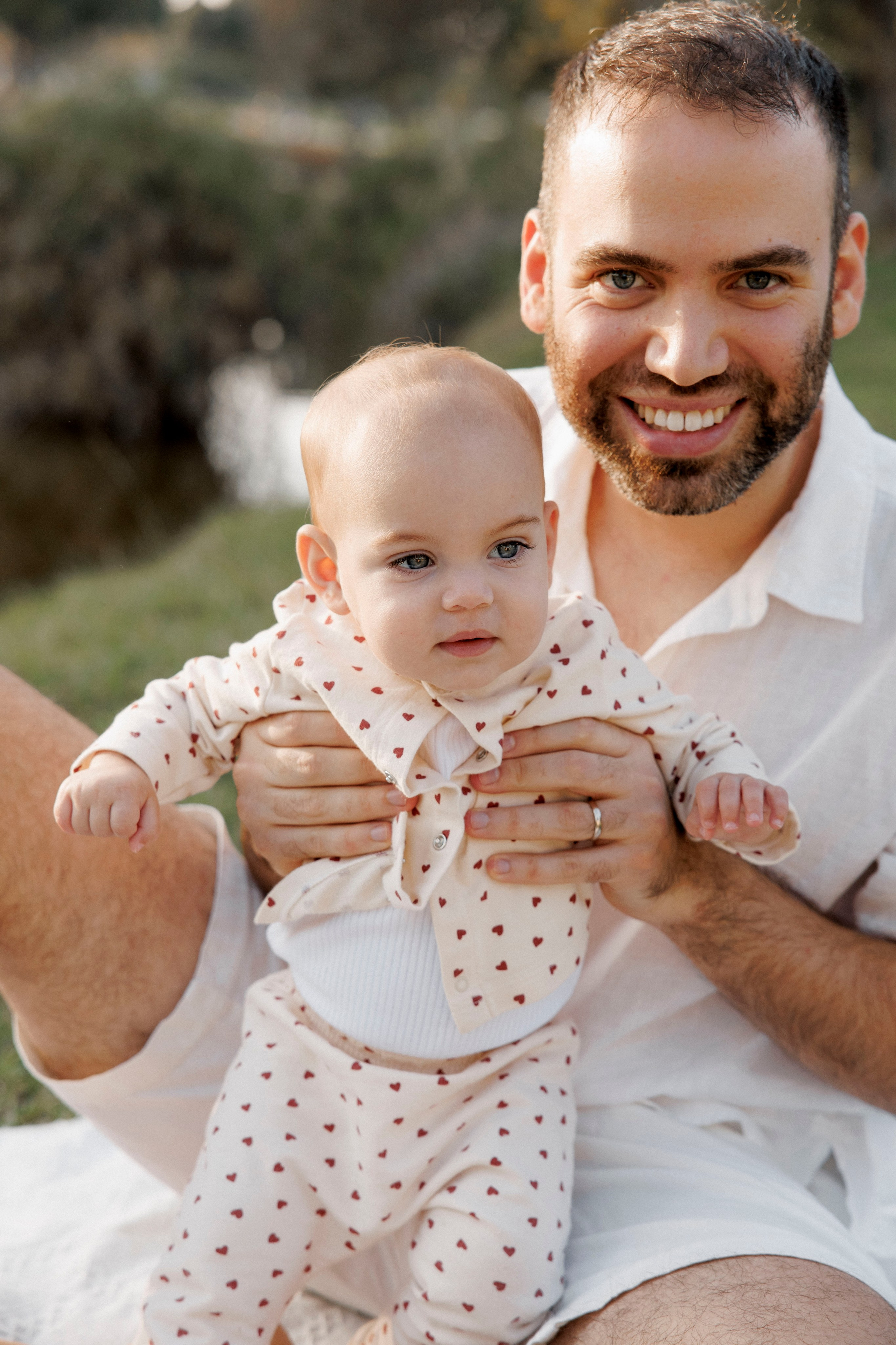 First year photoshoot inside the park (sunset). Wedding and family photographer